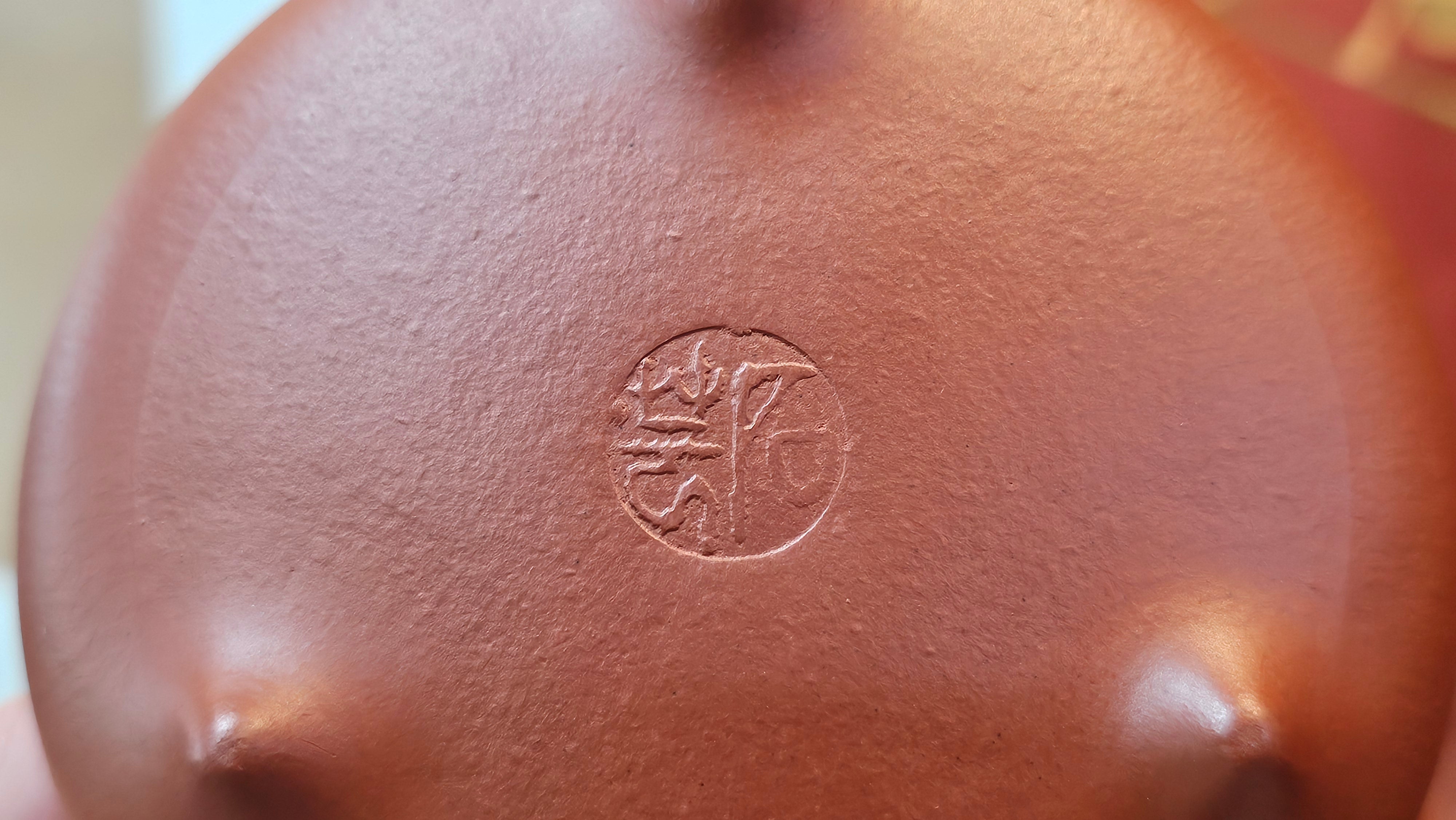 Han Tang Shi Piao 汉棠石瓢, 162.3ml, Xiao Mei Yao Zhu Ni 小煤窑朱泥, by Craftsman Shi Yun 石芸, Engraving by Craftsman Yi De Shu 刻绘 ~ 一德书 ~ Congratulations!to Ms J.C.! 1405hrs 18th Oct 2025, Los Angeles! CA.