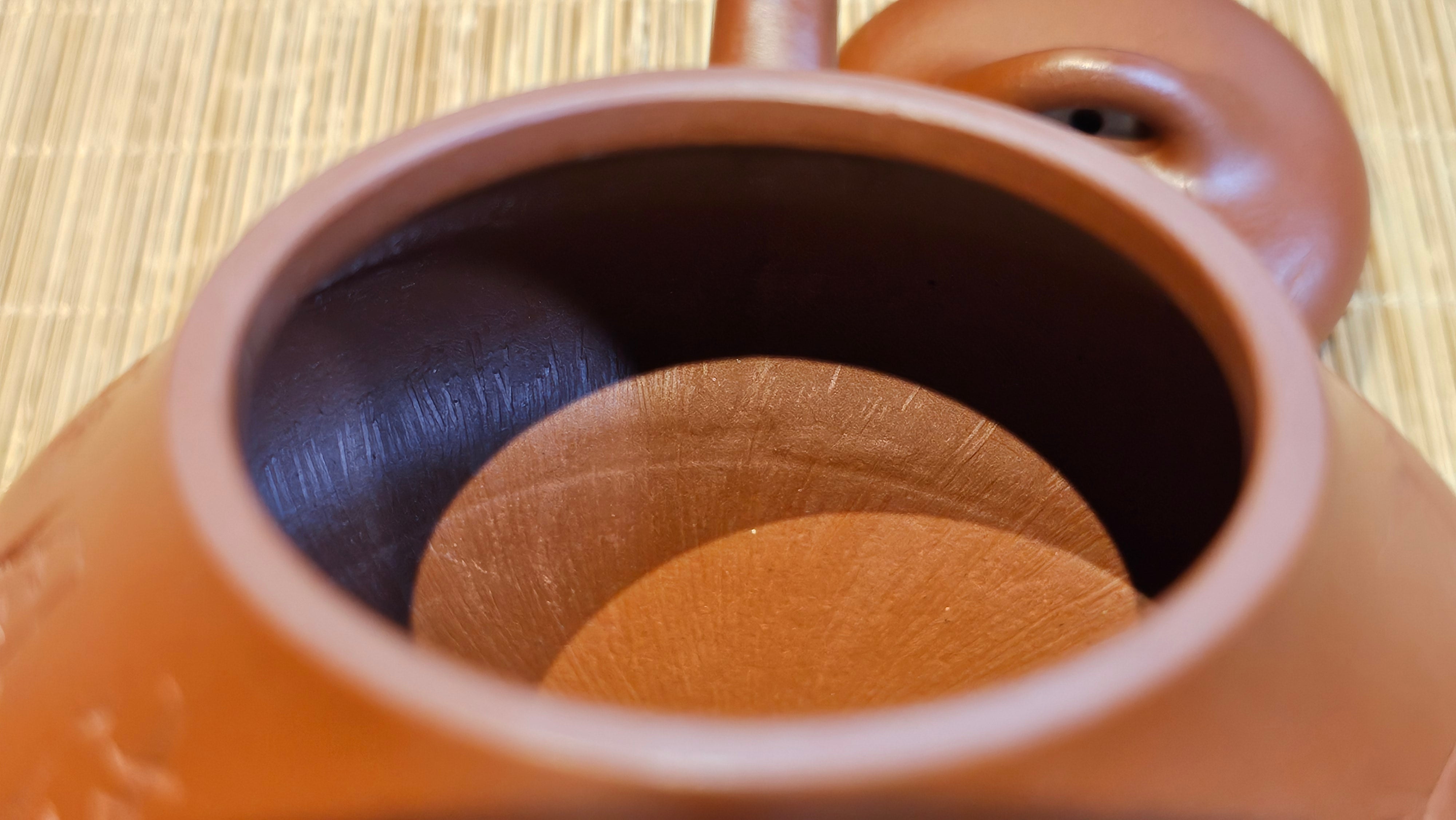 Han Tang Shi Piao 汉棠石瓢, 162.3ml, Xiao Mei Yao Zhu Ni 小煤窑朱泥, by Craftsman Shi Yun 石芸, Engraving by Craftsman Yi De Shu 刻绘 ~ 一德书 ~ Congratulations!to Ms J.C.! 1405hrs 18th Oct 2025, Los Angeles! CA.