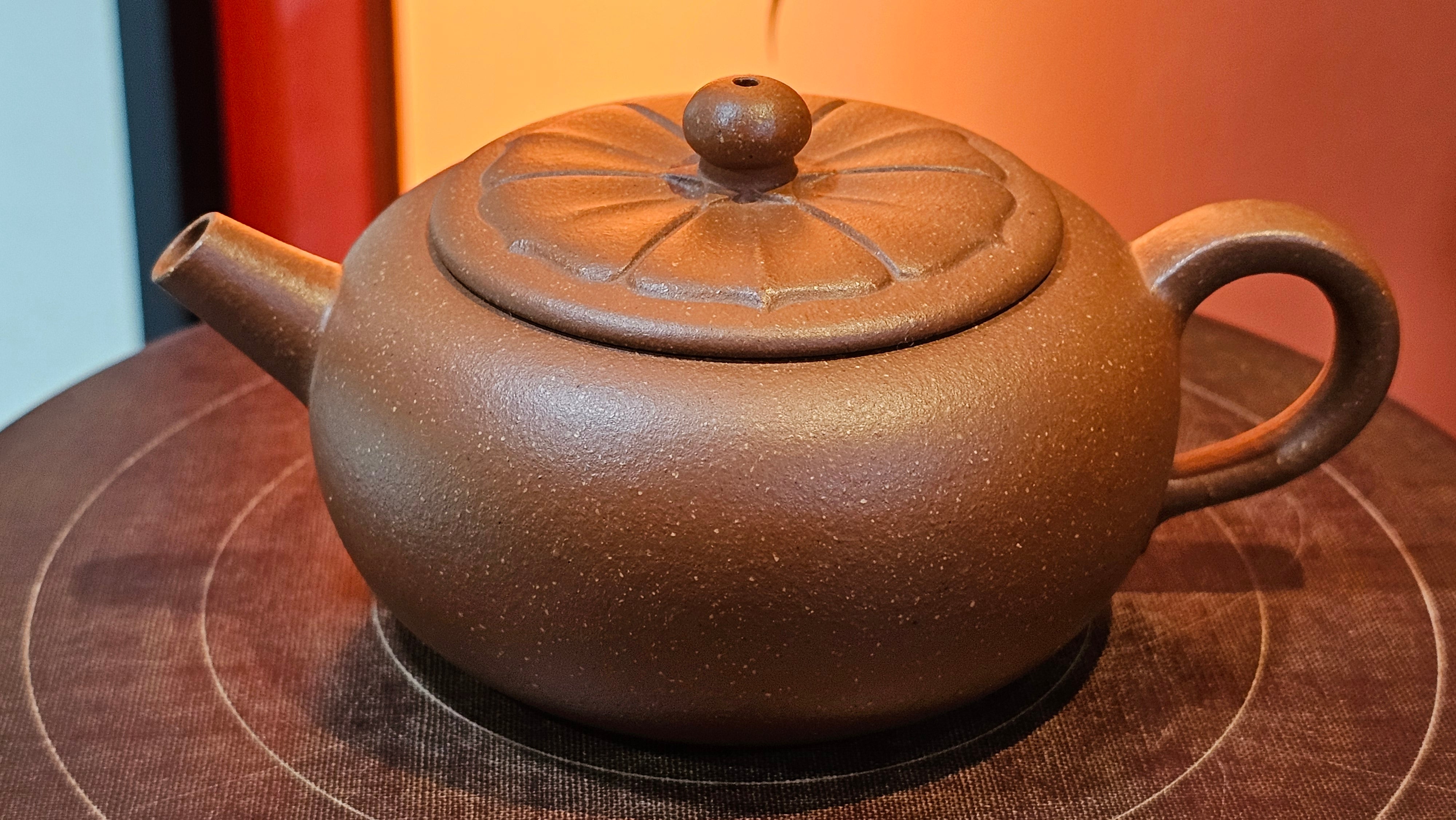 Lian Pu《莲蒲》, 163.7ml, Hong Jiang Po Ni 红降坡泥, by Craftsman Yang Pin Ting 杨聘婷 ~ Congratulations!to Ms J.C.! 1500hrs 26th Oct 2025, Los Angeles, CA!