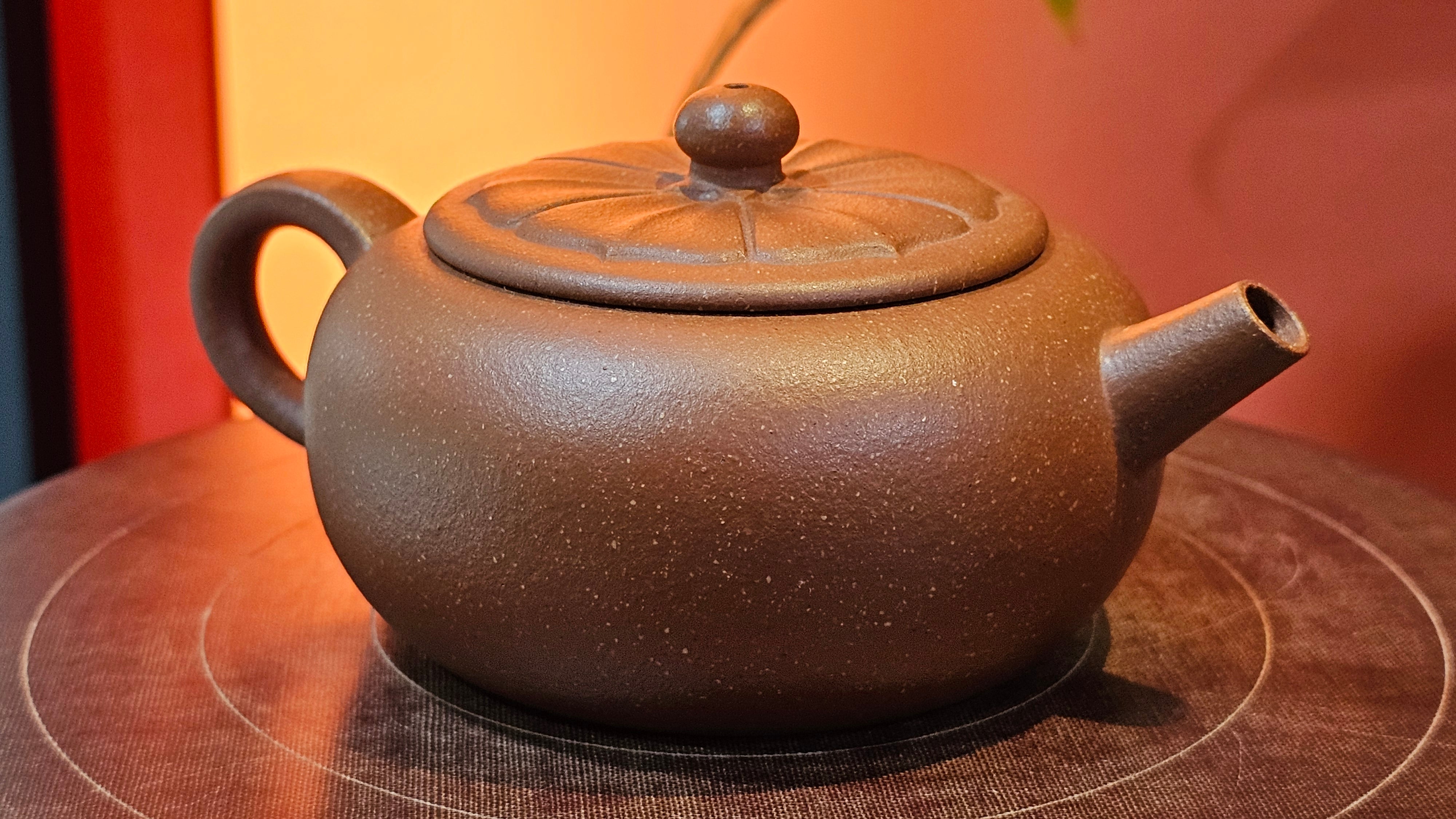 Lian Pu《莲蒲》, 163.7ml, Hong Jiang Po Ni 红降坡泥, by Craftsman Yang Pin Ting 杨聘婷 ~ Congratulations!to Ms J.C.! 1500hrs 26th Oct 2025, Los Angeles, CA!