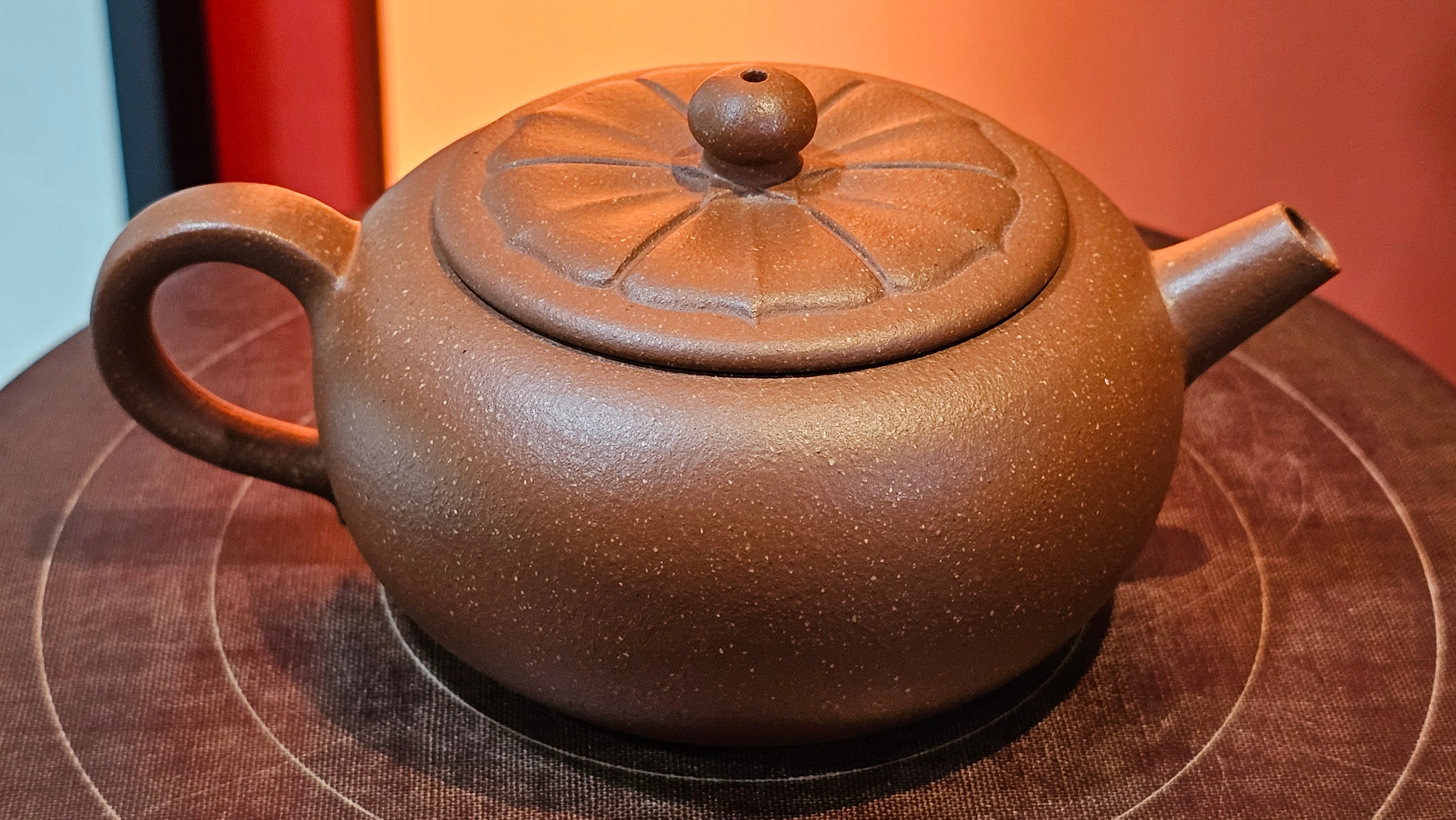 Lian Pu《莲蒲》, 163.7ml, Hong Jiang Po Ni 红降坡泥, by Craftsman Yang Pin Ting 杨聘婷 ~ Congratulations!to Ms J.C.! 1500hrs 26th Oct 2025, Los Angeles, CA!