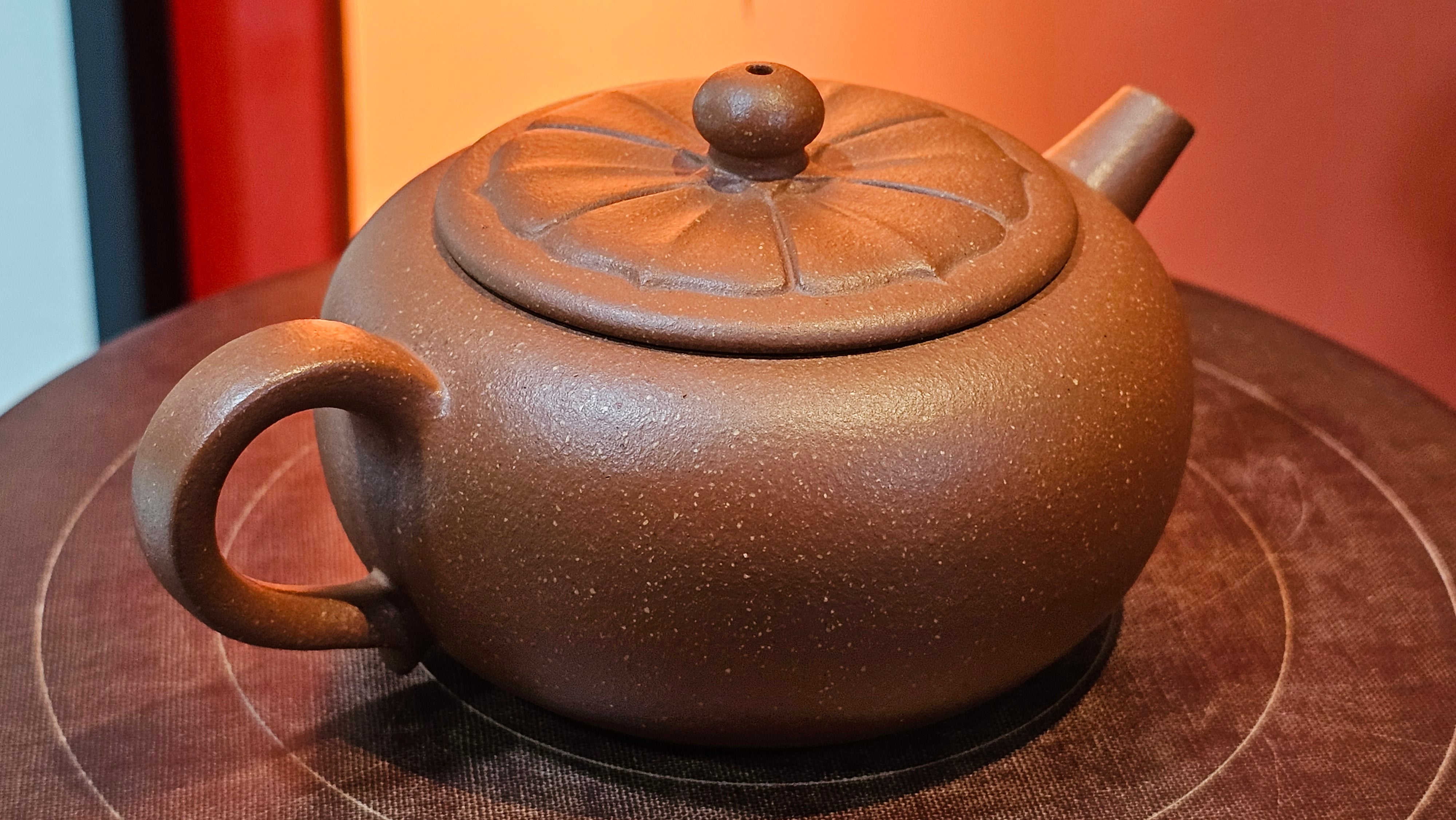 Lian Pu《莲蒲》, 163.7ml, Hong Jiang Po Ni 红降坡泥, by Craftsman Yang Pin Ting 杨聘婷 ~ Congratulations!to Ms J.C.! 1500hrs 26th Oct 2025, Los Angeles, CA!