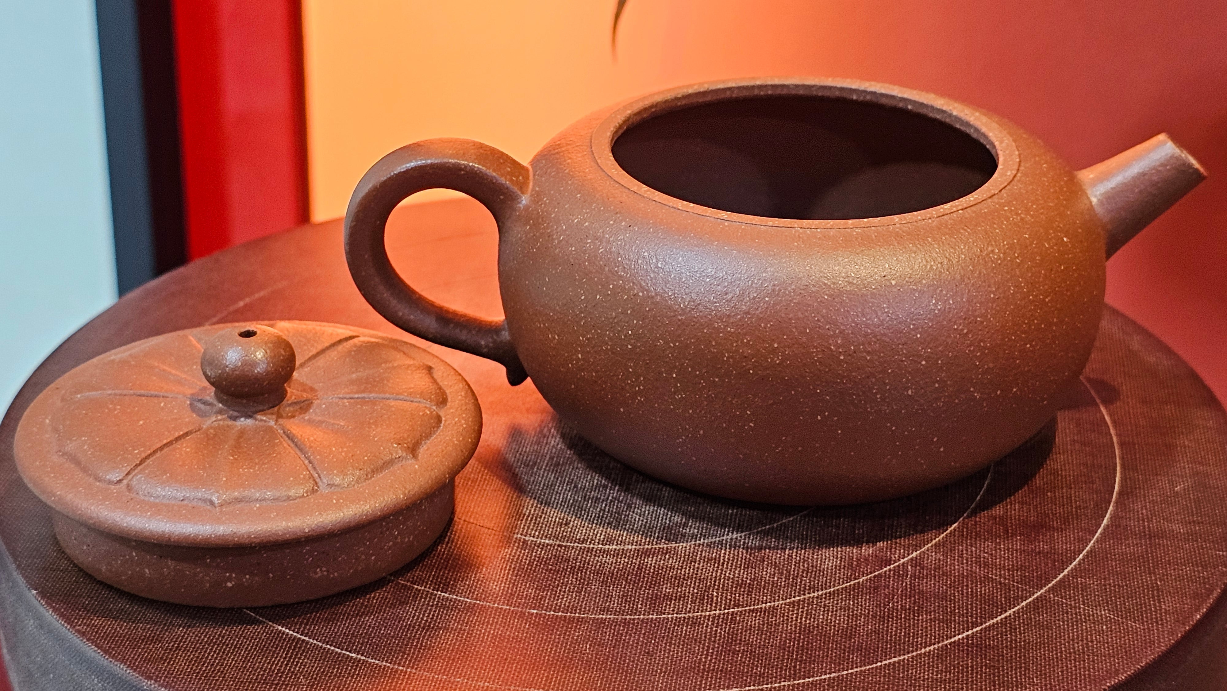 Lian Pu《莲蒲》, 163.7ml, Hong Jiang Po Ni 红降坡泥, by Craftsman Yang Pin Ting 杨聘婷 ~ Congratulations!to Ms J.C.! 1500hrs 26th Oct 2025, Los Angeles, CA!