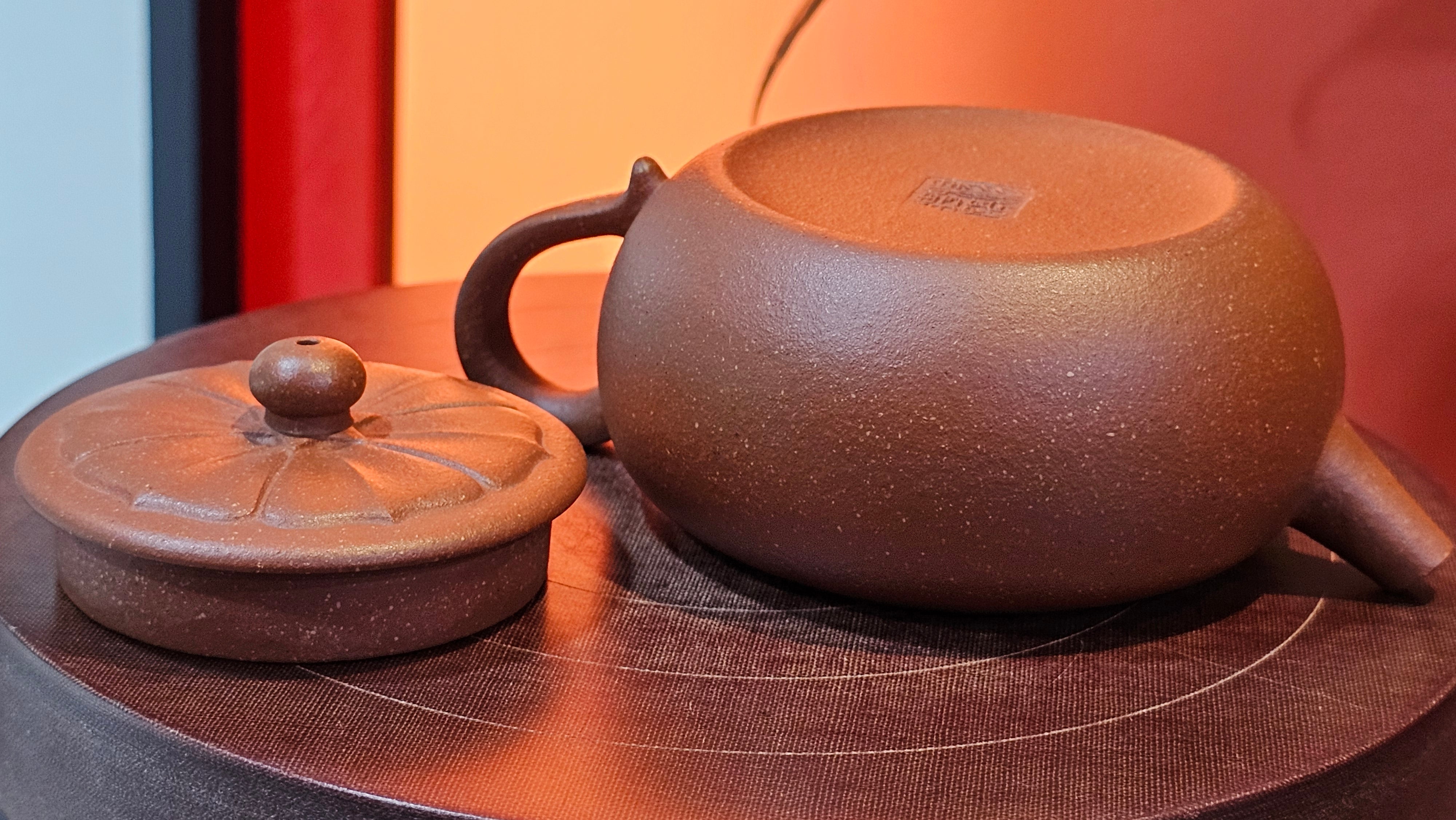 Lian Pu《莲蒲》, 163.7ml, Hong Jiang Po Ni 红降坡泥, by Craftsman Yang Pin Ting 杨聘婷 ~ Congratulations!to Ms J.C.! 1500hrs 26th Oct 2025, Los Angeles, CA!