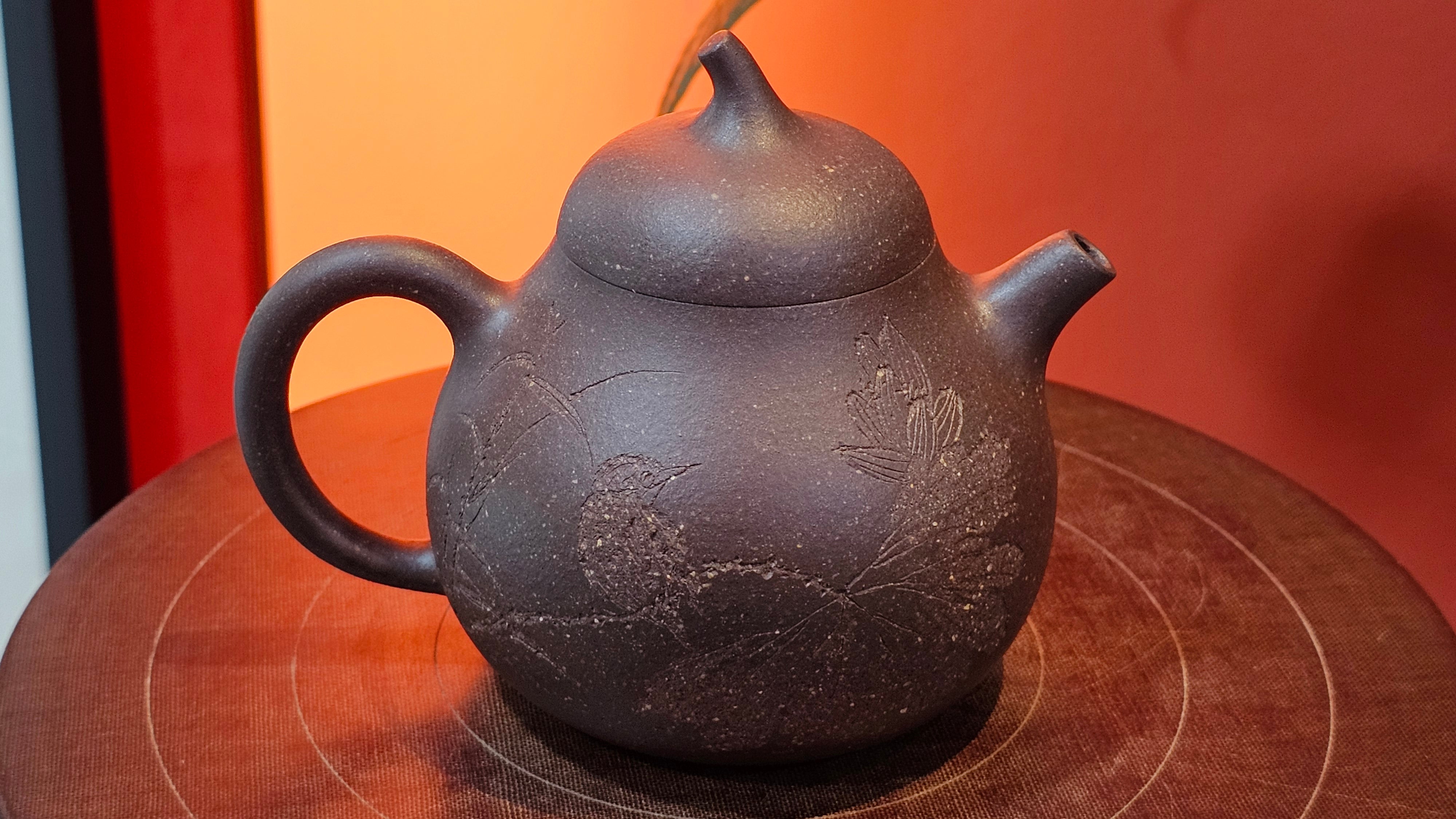 Qie Gua《茄瓜》~ "The Gourd", 153.3ml, Hei Zi Ni 黑紫泥, by our Craftsman Zhang Huan 张欢, Calligraphy and Lotus Flower Engraving by Craftsman Yi Cheng 逸成 ~ Congratulations to Mr W.K.! 1941hrs 20th Oct 2025, Austin! TX!