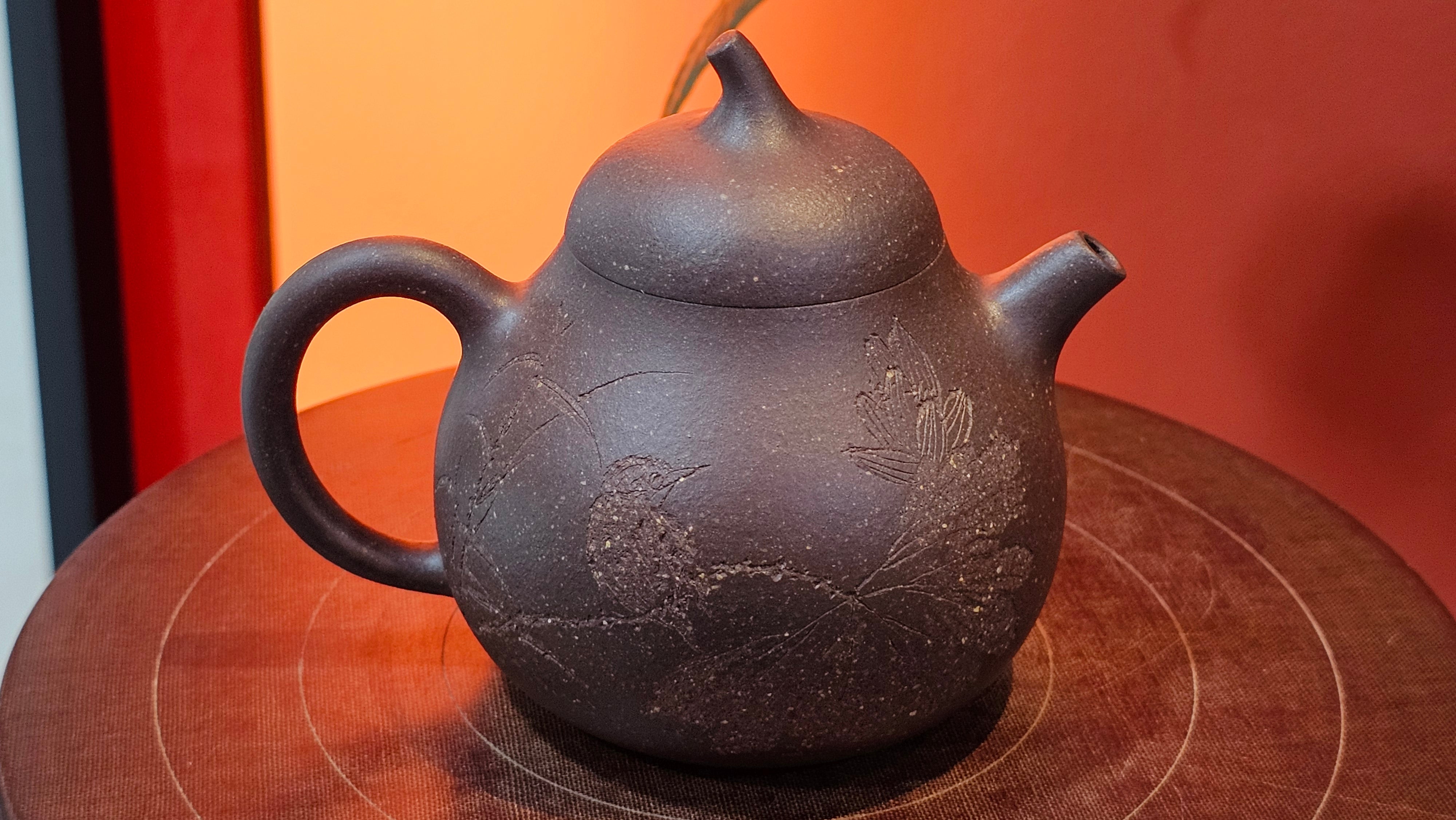 Qie Gua《茄瓜》~ "The Gourd", 153.3ml, Hei Zi Ni 黑紫泥, by our Craftsman Zhang Huan 张欢, Calligraphy and Lotus Flower Engraving by Craftsman Yi Cheng 逸成 ~ Congratulations to Mr W.K.! 1941hrs 20th Oct 2025, Austin! TX!