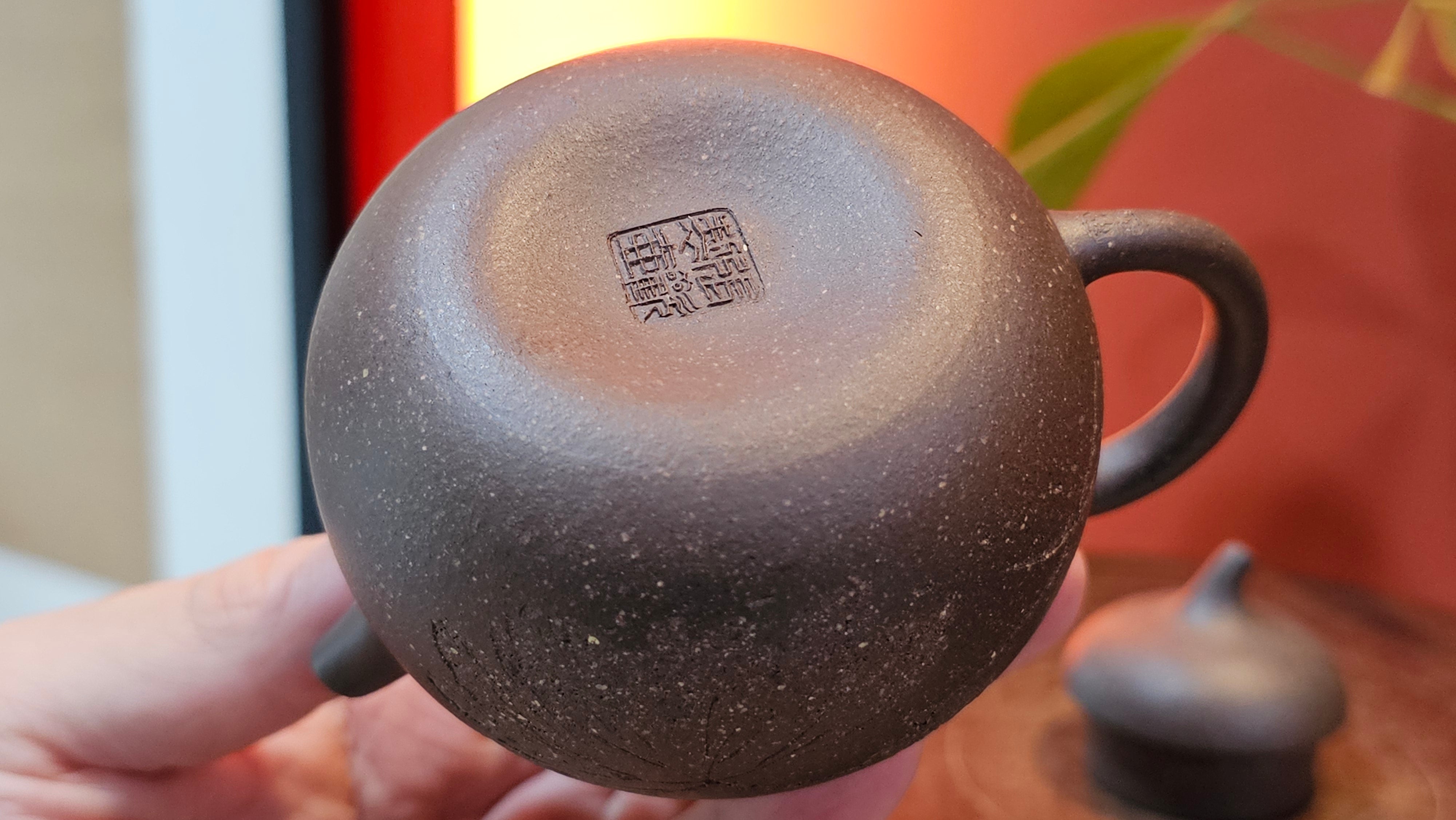 Qie Gua《茄瓜》~ "The Gourd", 153.3ml, Hei Zi Ni 黑紫泥, by our Craftsman Zhang Huan 张欢, Calligraphy and Lotus Flower Engraving by Craftsman Yi Cheng 逸成 ~ Congratulations to Mr W.K.! 1941hrs 20th Oct 2025, Austin! TX!