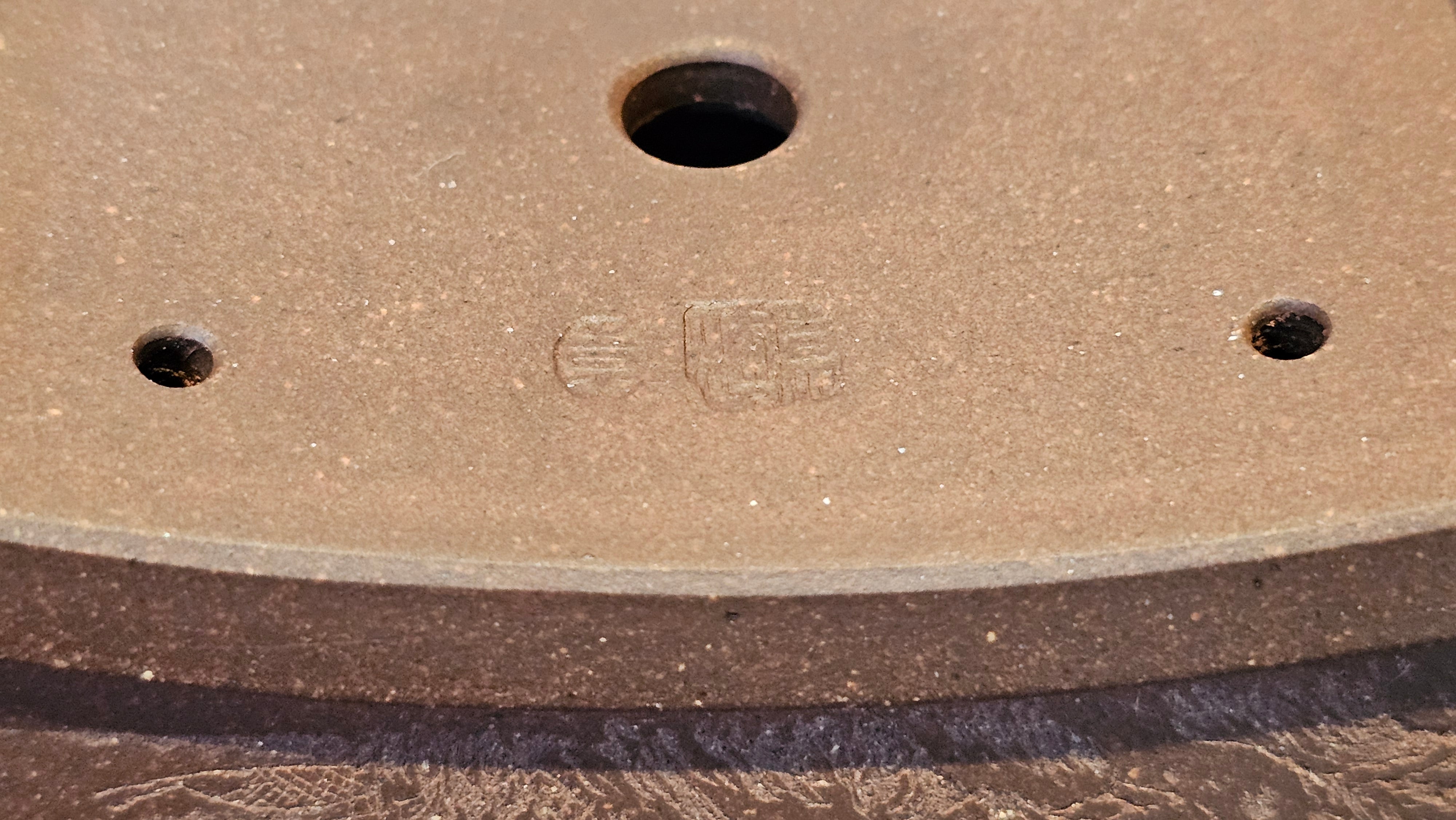 《清贡扇形盆》"Qing Gong Shan Xing Pen ~ Qing Style Fan-Shape Open Configuration", Di Cao Qing Zi Ni, by L2A Senior Consummate Artist Yuan Hui 高级振兴技艺师兼高级工艺美术师～袁辉。