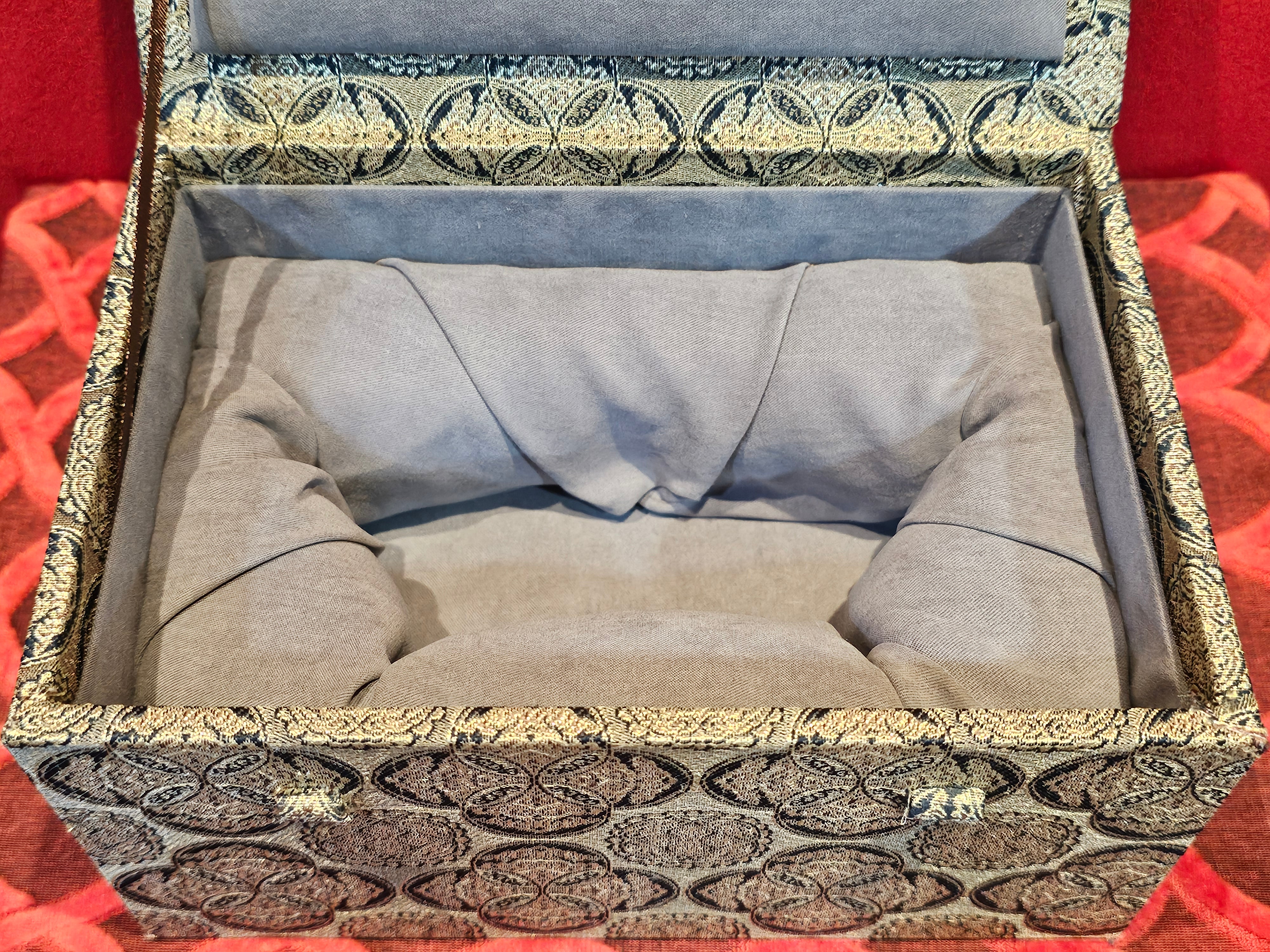 《清贡扇形盆》"Qing Gong Shan Xing Pen ~ Qing Style Fan-Shape Open Configuration", Di Cao Qing Zi Ni, by L2A Senior Consummate Artist Yuan Hui 高级振兴技艺师兼高级工艺美术师～袁辉。