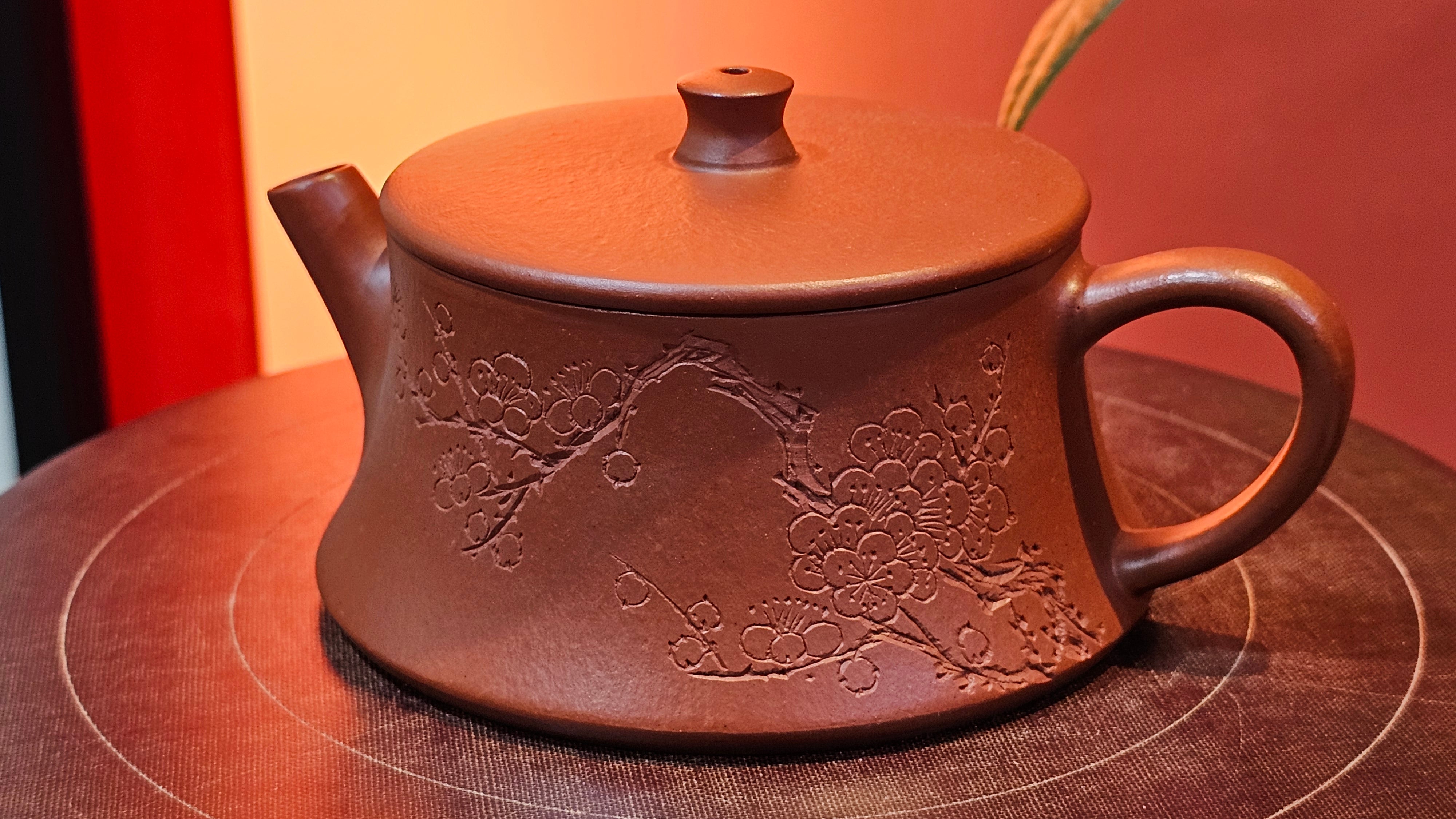 Yun Zhu 云柱 "Pillar of the Heavens", 130.5ml, Xiao Mei Yao Zhu Ni, by Craftsman Wang Hui 王慧 ~ "梅开五福" and Plum Blossoms Engraving by Craftsman Yi De Shu 一德书 ~!Congratulations to Ms S.C.! 1336hrs 20th Oct 2025, Geneva, IL!