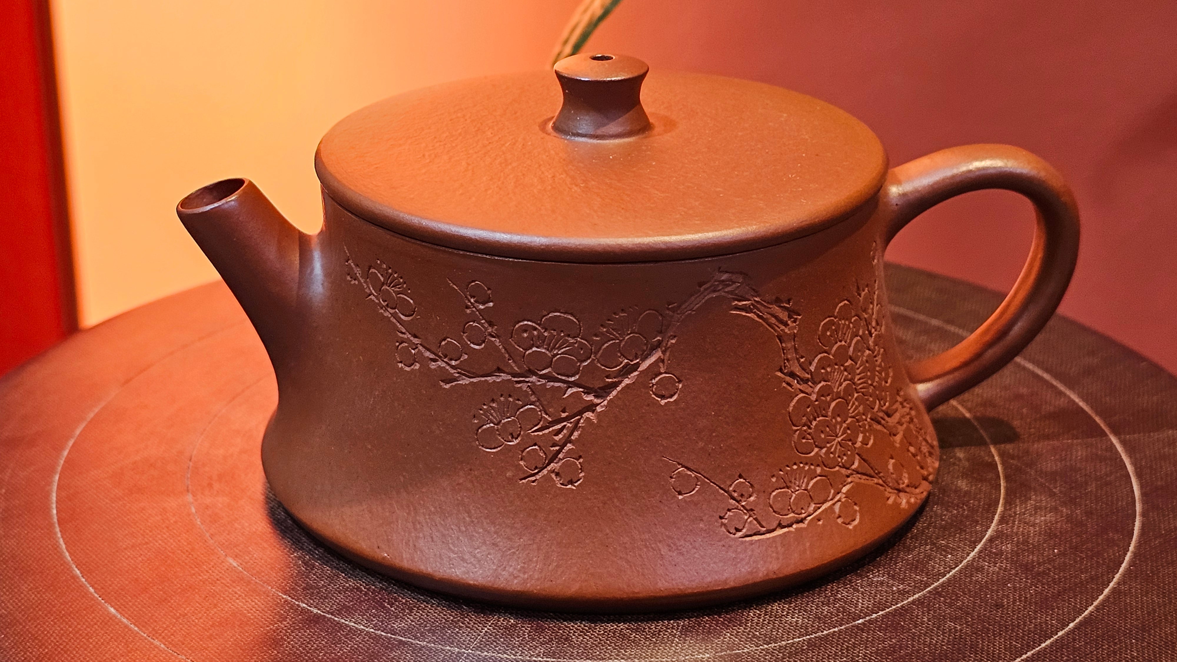 Yun Zhu 云柱 "Pillar of the Heavens", 130.5ml, Xiao Mei Yao Zhu Ni, by Craftsman Wang Hui 王慧 ~ "梅开五福" and Plum Blossoms Engraving by Craftsman Yi De Shu 一德书 ~!Congratulations to Ms S.C.! 1336hrs 20th Oct 2025, Geneva, IL!