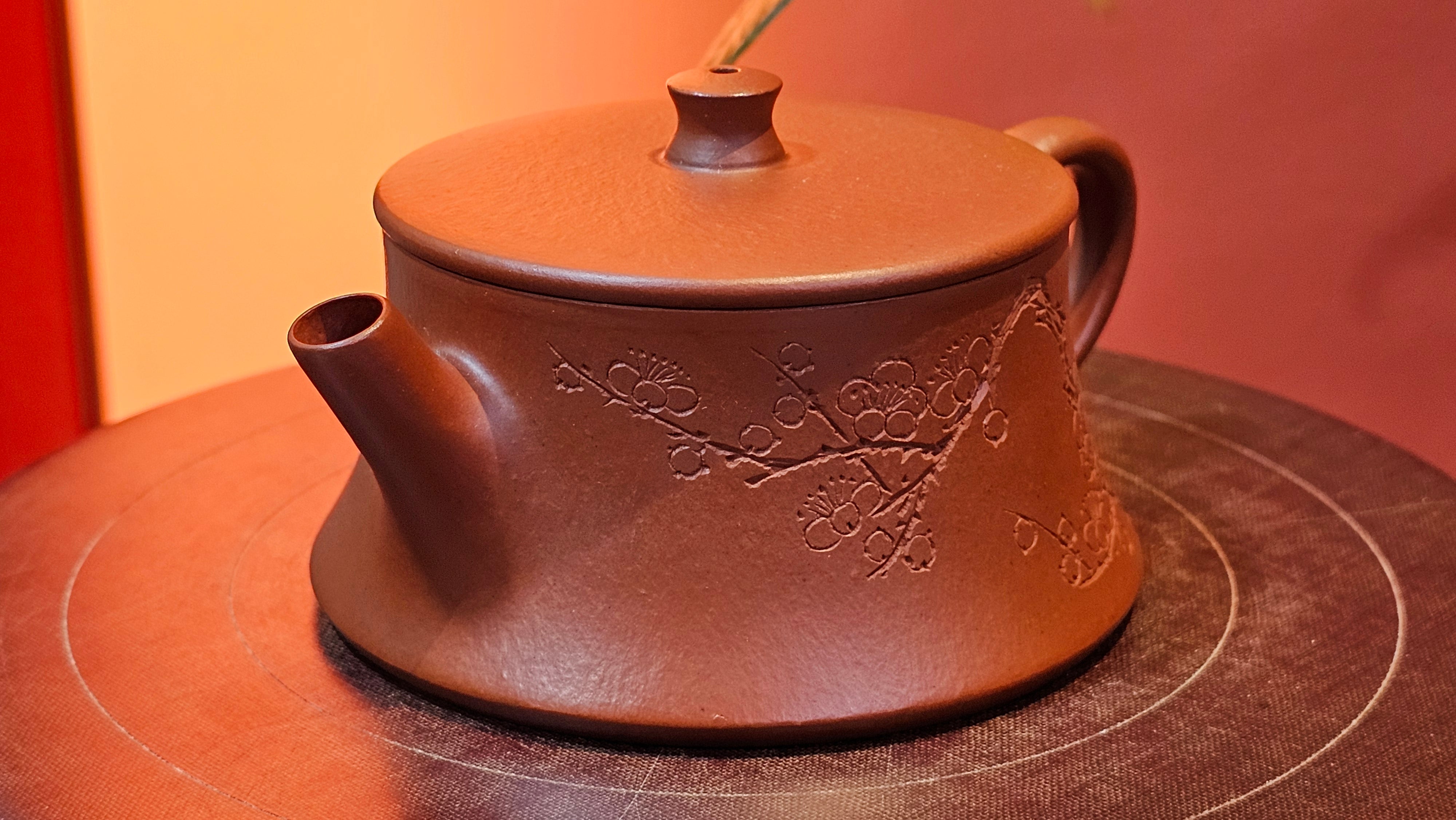 Yun Zhu 云柱 "Pillar of the Heavens", 130.5ml, Xiao Mei Yao Zhu Ni, by Craftsman Wang Hui 王慧 ~ "梅开五福" and Plum Blossoms Engraving by Craftsman Yi De Shu 一德书 ~!Congratulations to Ms S.C.! 1336hrs 20th Oct 2025, Geneva, IL!