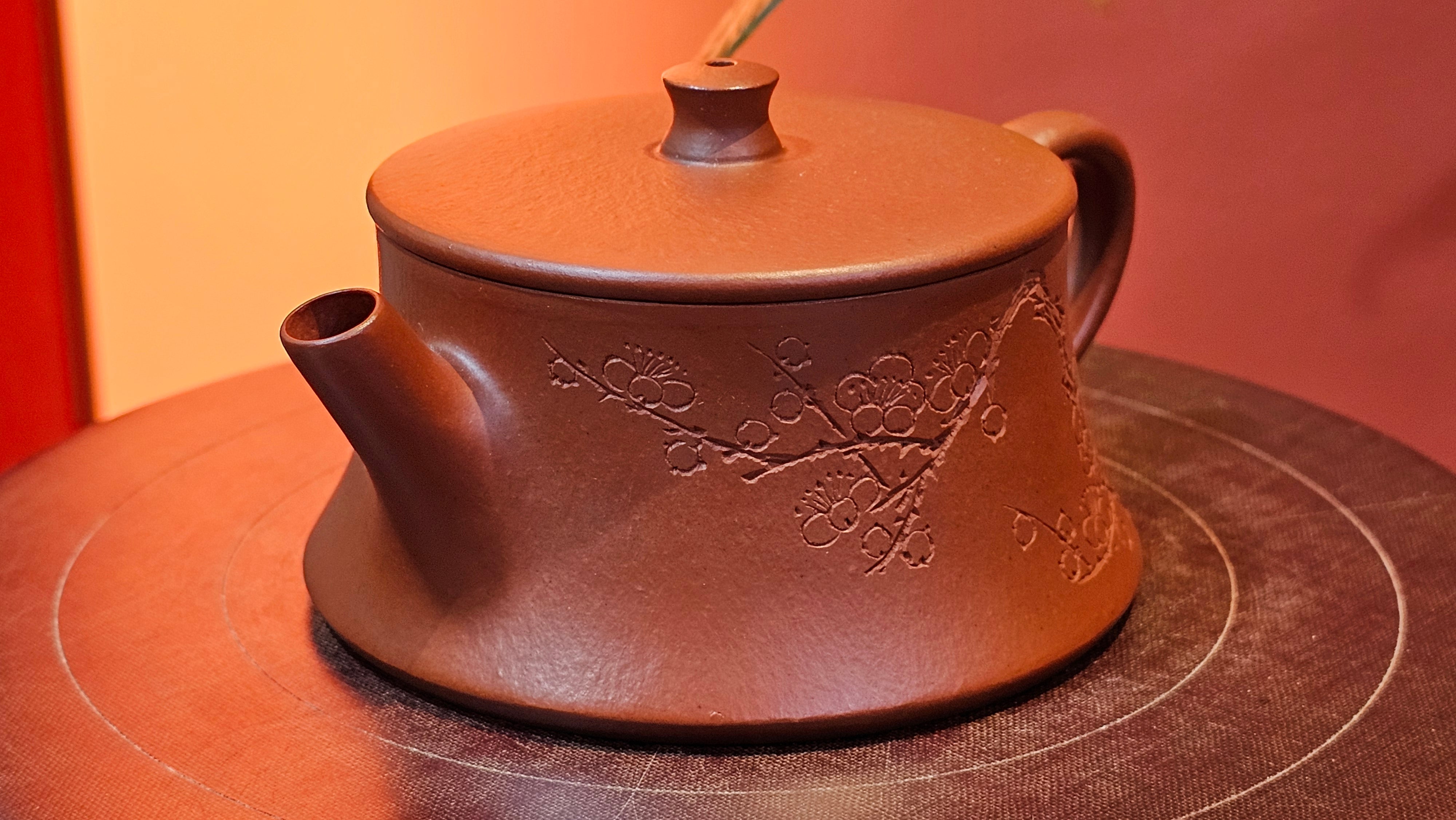 Yun Zhu 云柱 "Pillar of the Heavens", 130.5ml, Xiao Mei Yao Zhu Ni, by Craftsman Wang Hui 王慧 ~ "梅开五福" and Plum Blossoms Engraving by Craftsman Yi De Shu 一德书 ~!Congratulations to Ms S.C.! 1336hrs 20th Oct 2025, Geneva, IL!