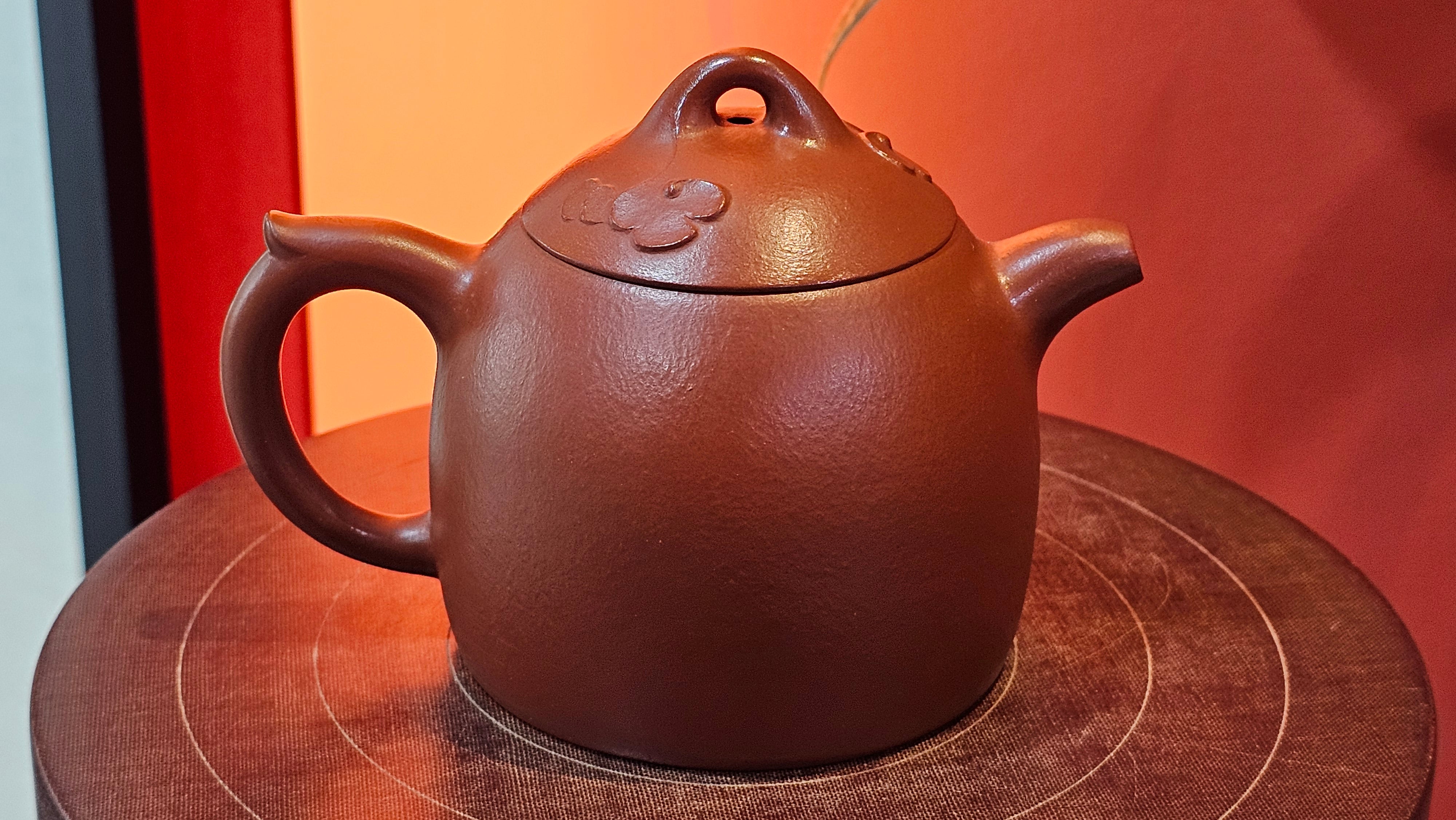 Qin Quan 秦权, with Oriental Clouds Embellishments 云朵贴花工艺, 187.8ml, Xiao Mei Yao Zhu Ni 小煤窑朱泥, by Craftsman Chen Yue Fei 陈跃飞 ~ Congratulations!to Mr C.M.! 1116hrs 31st Oct 2025, Renens! Switzerland🇨🇭!