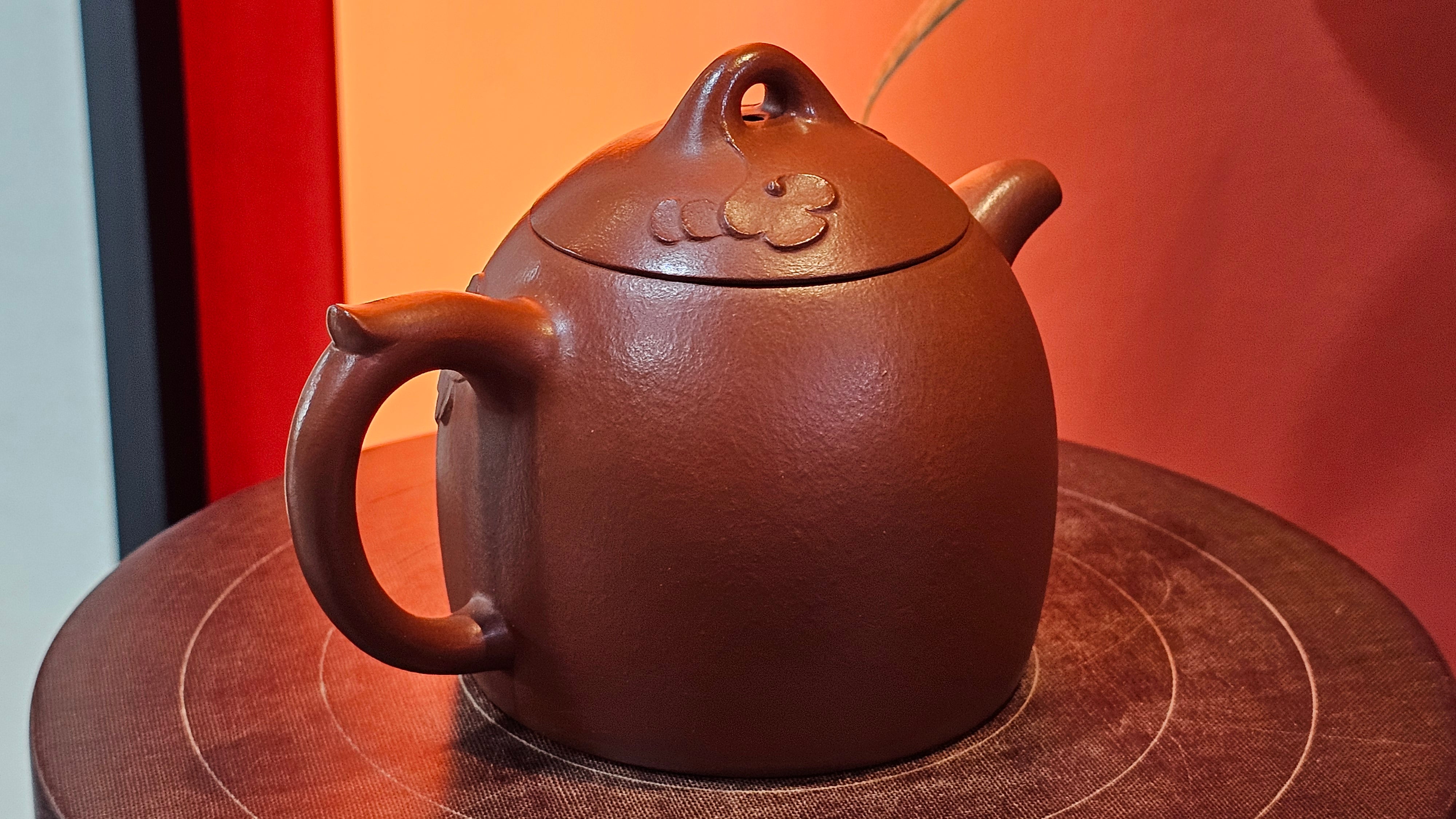 Qin Quan 秦权, with Oriental Clouds Embellishments 云朵贴花工艺, 187.8ml, Xiao Mei Yao Zhu Ni 小煤窑朱泥, by Craftsman Chen Yue Fei 陈跃飞 ~ Congratulations!to Mr C.M.! 1116hrs 31st Oct 2025, Renens! Switzerland🇨🇭!