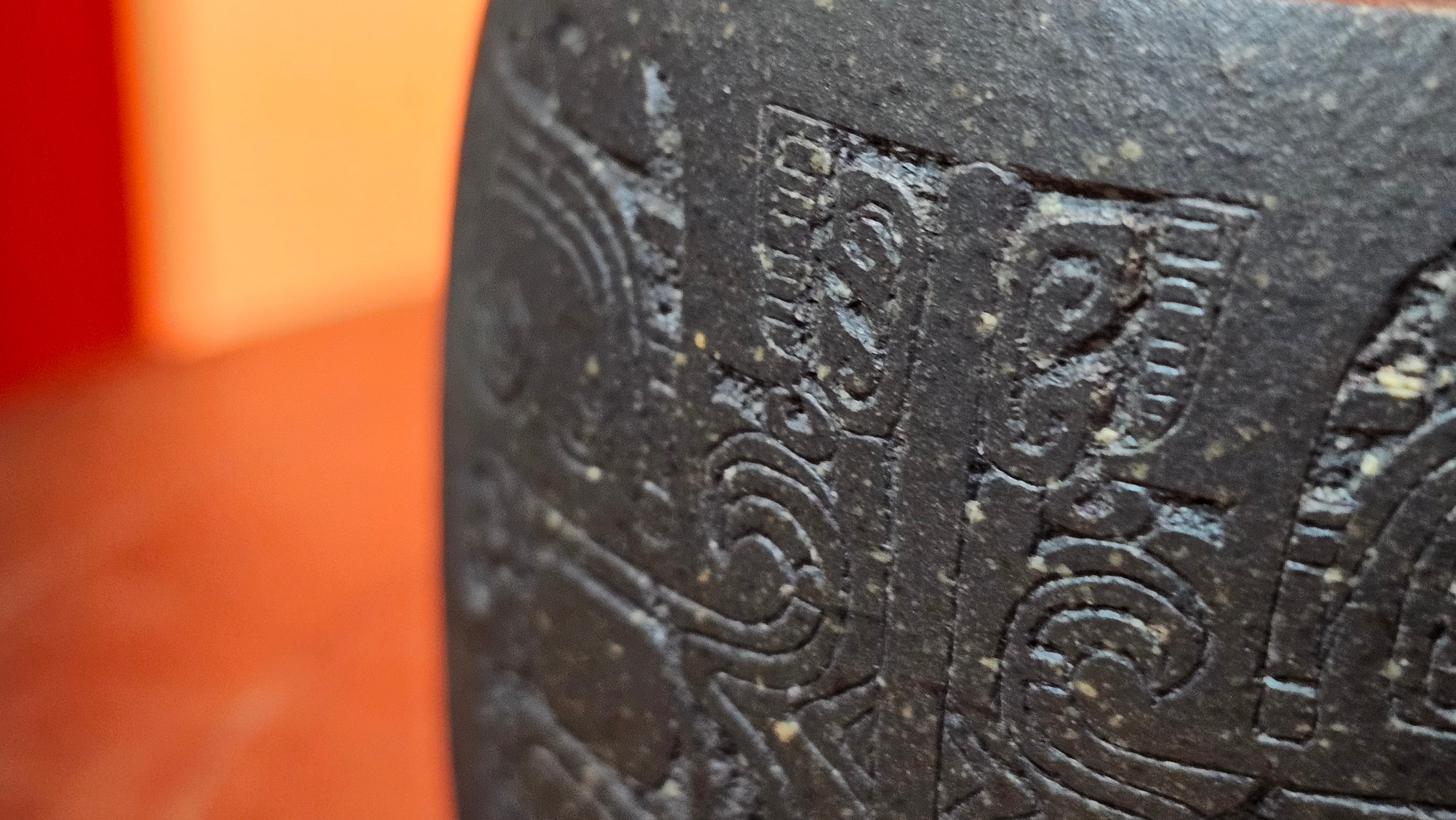 Niu Gai Jing Lan《牛盖井栏》, 162.3ml, Hei Zi Ni 黑紫泥, with Chinese Bronze Age Patterns~Engraving Art 青铜器纹样~刻绘, by our Craftsman Zhang Huan 张欢 ~ Congratulations to Mr F.S.! 2313hrs 22nd Oct 2025, Grenoble! France🇫🇷!