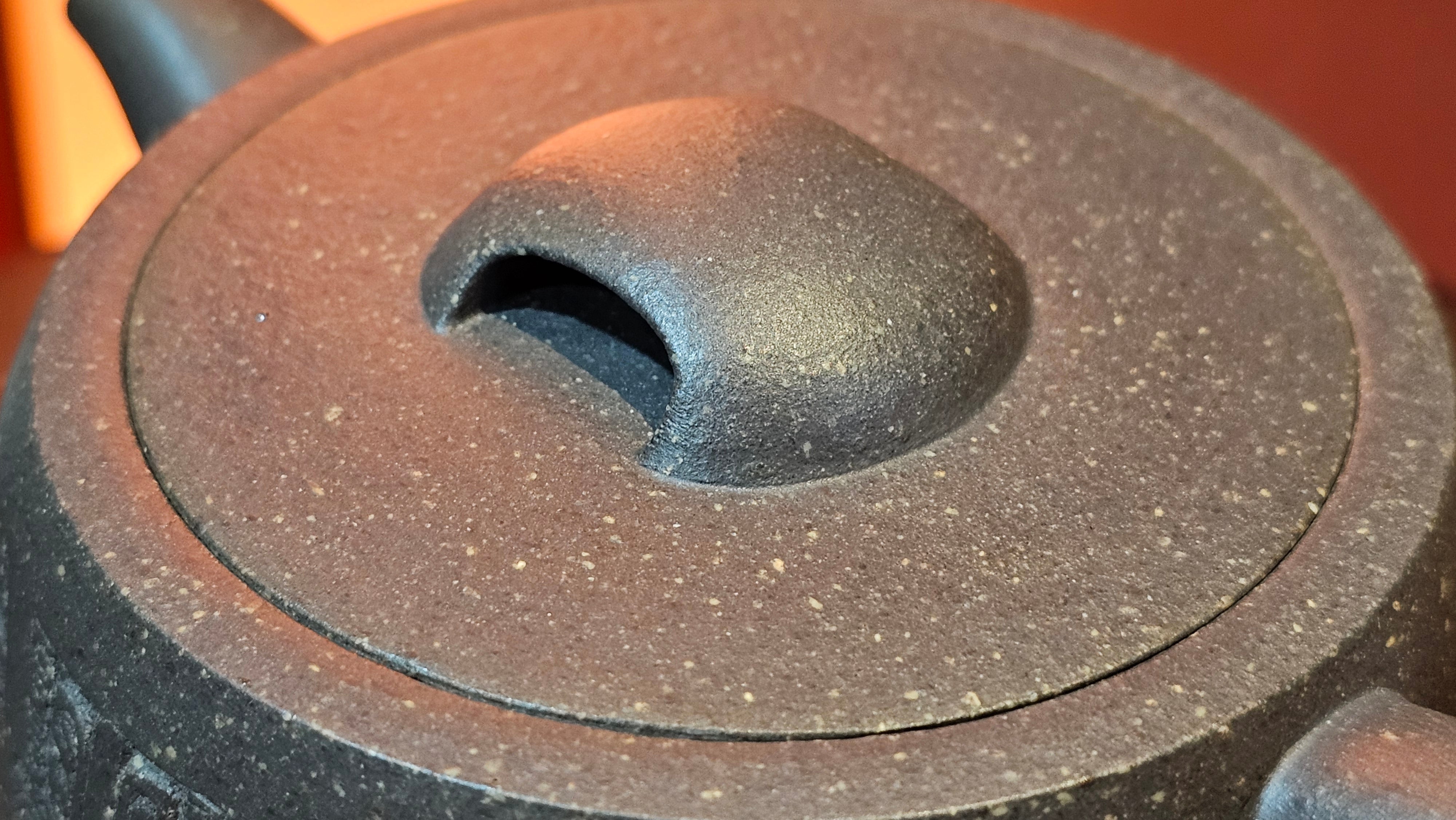 Niu Gai Jing Lan《牛盖井栏》, 162.3ml, Hei Zi Ni 黑紫泥, with Chinese Bronze Age Patterns~Engraving Art 青铜器纹样~刻绘, by our Craftsman Zhang Huan 张欢 ~ Congratulations to Mr F.S.! 2313hrs 22nd Oct 2025, Grenoble! France🇫🇷!