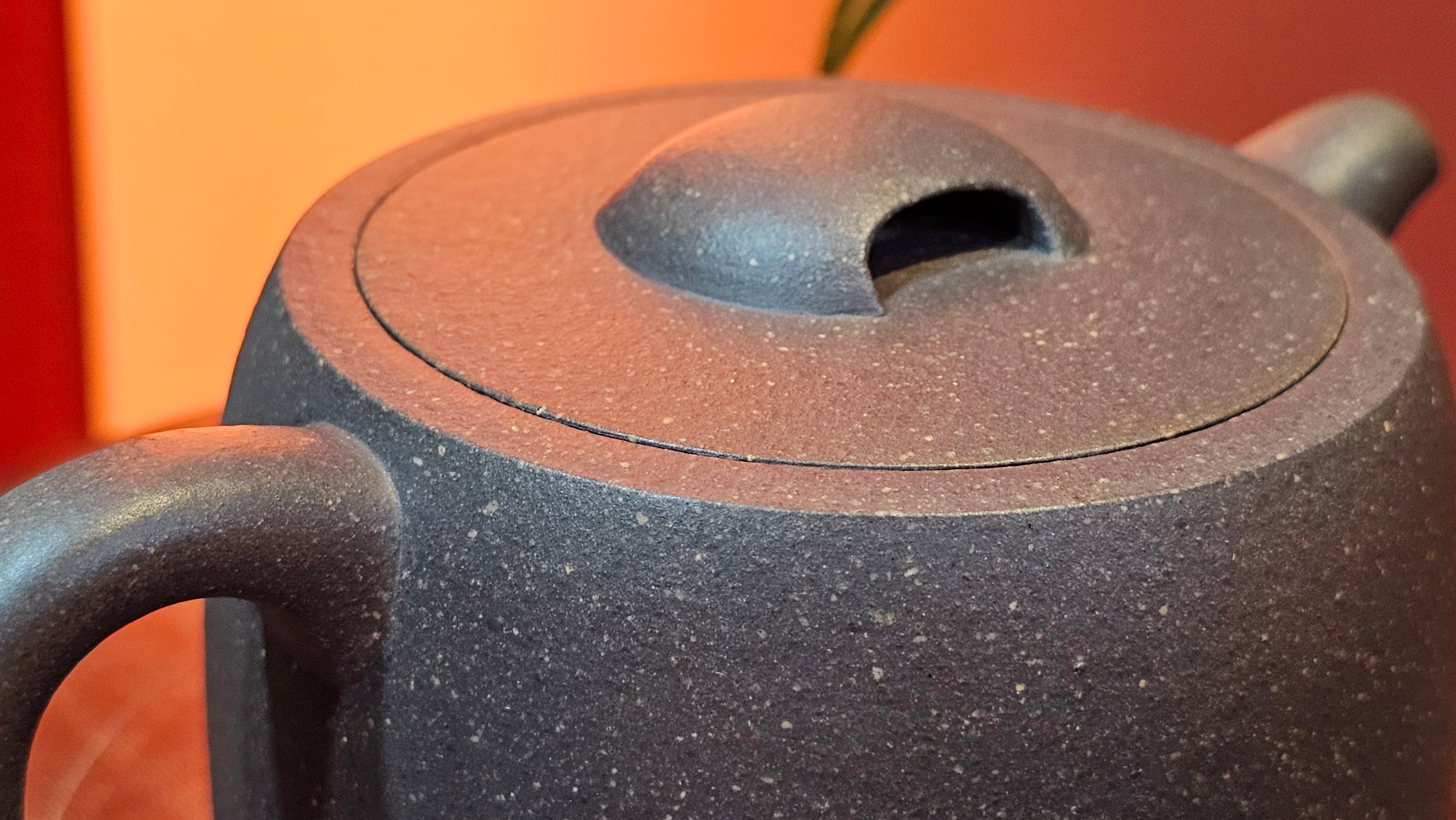 Niu Gai Jing Lan《牛盖井栏》, 162.3ml, Hei Zi Ni 黑紫泥, with Chinese Bronze Age Patterns~Engraving Art 青铜器纹样~刻绘, by our Craftsman Zhang Huan 张欢 ~ Congratulations to Mr F.S.! 2313hrs 22nd Oct 2025, Grenoble! France🇫🇷!