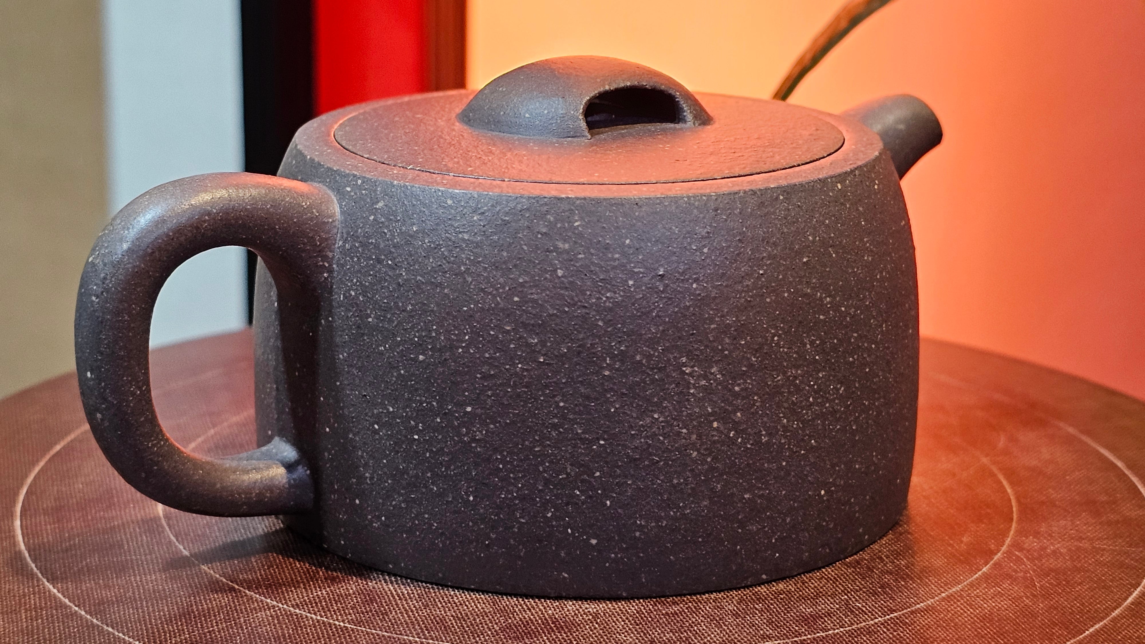 Niu Gai Jing Lan《牛盖井栏》, 162.3ml, Hei Zi Ni 黑紫泥, with Chinese Bronze Age Patterns~Engraving Art 青铜器纹样~刻绘, by our Craftsman Zhang Huan 张欢 ~ Congratulations to Mr F.S.! 2313hrs 22nd Oct 2025, Grenoble! France🇫🇷!