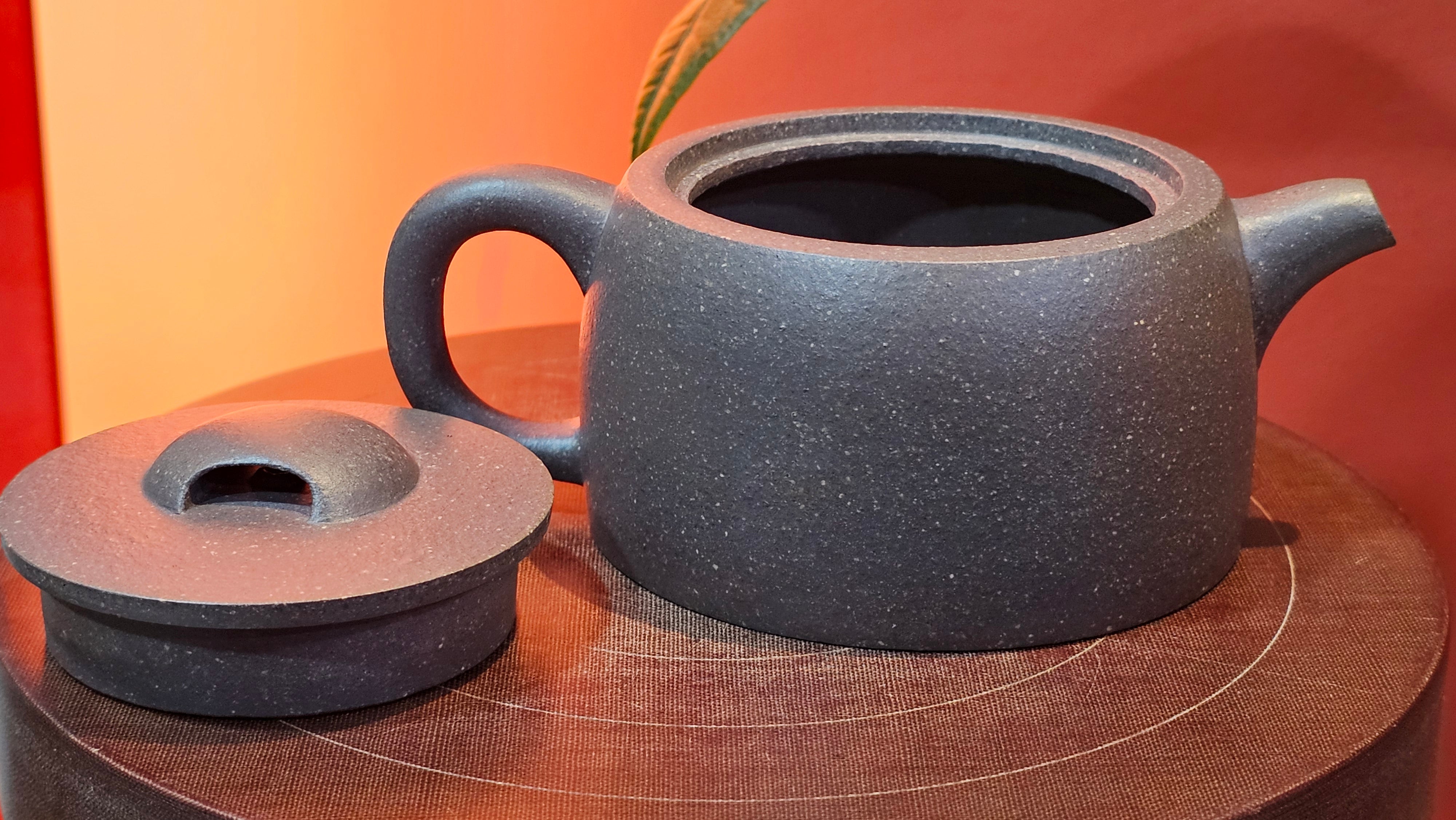 Niu Gai Jing Lan《牛盖井栏》, 162.3ml, Hei Zi Ni 黑紫泥, with Chinese Bronze Age Patterns~Engraving Art 青铜器纹样~刻绘, by our Craftsman Zhang Huan 张欢 ~ Congratulations to Mr F.S.! 2313hrs 22nd Oct 2025, Grenoble! France🇫🇷!