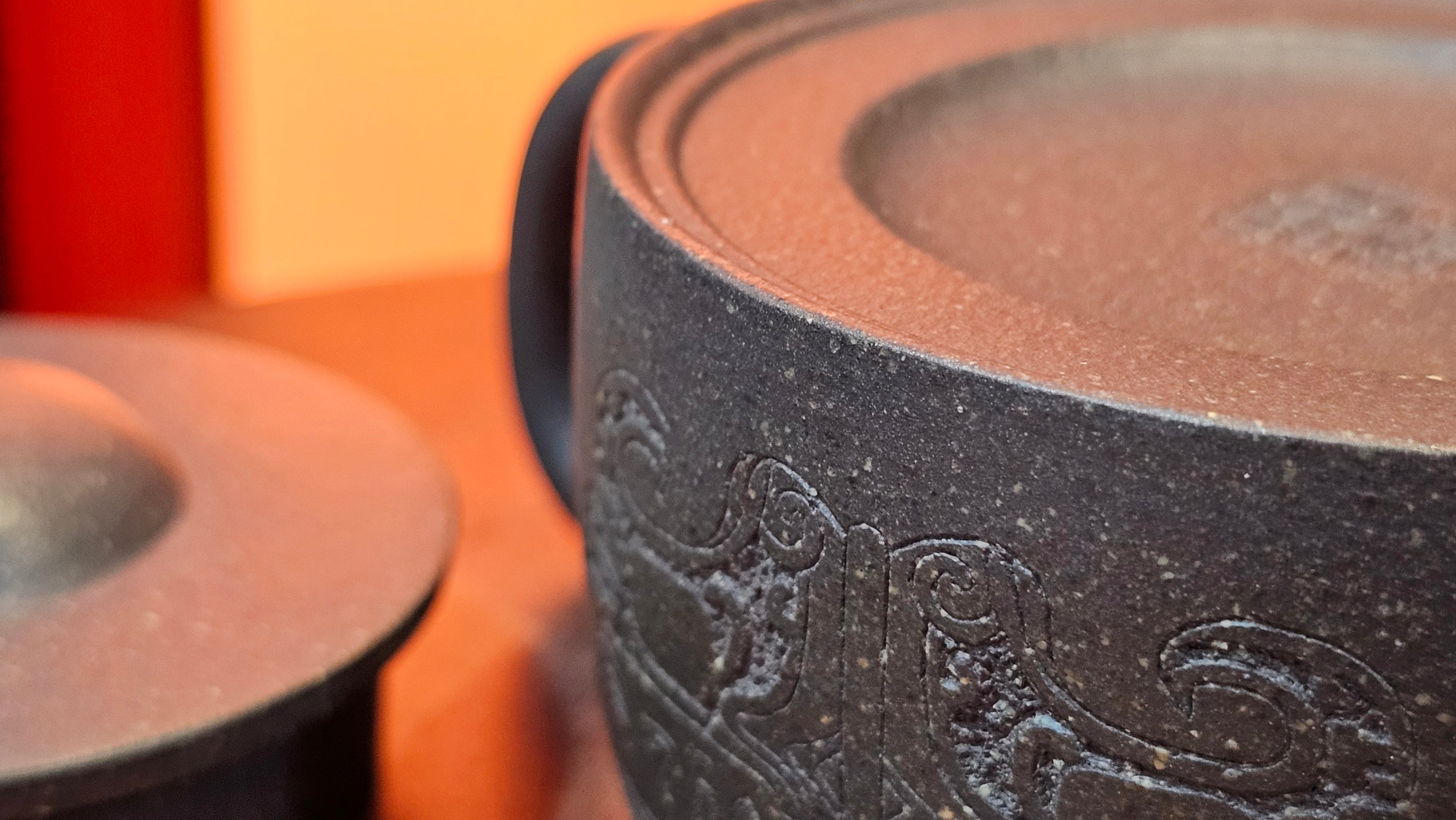 Niu Gai Jing Lan《牛盖井栏》, 162.3ml, Hei Zi Ni 黑紫泥, with Chinese Bronze Age Patterns~Engraving Art 青铜器纹样~刻绘, by our Craftsman Zhang Huan 张欢 ~ Congratulations to Mr F.S.! 2313hrs 22nd Oct 2025, Grenoble! France🇫🇷!