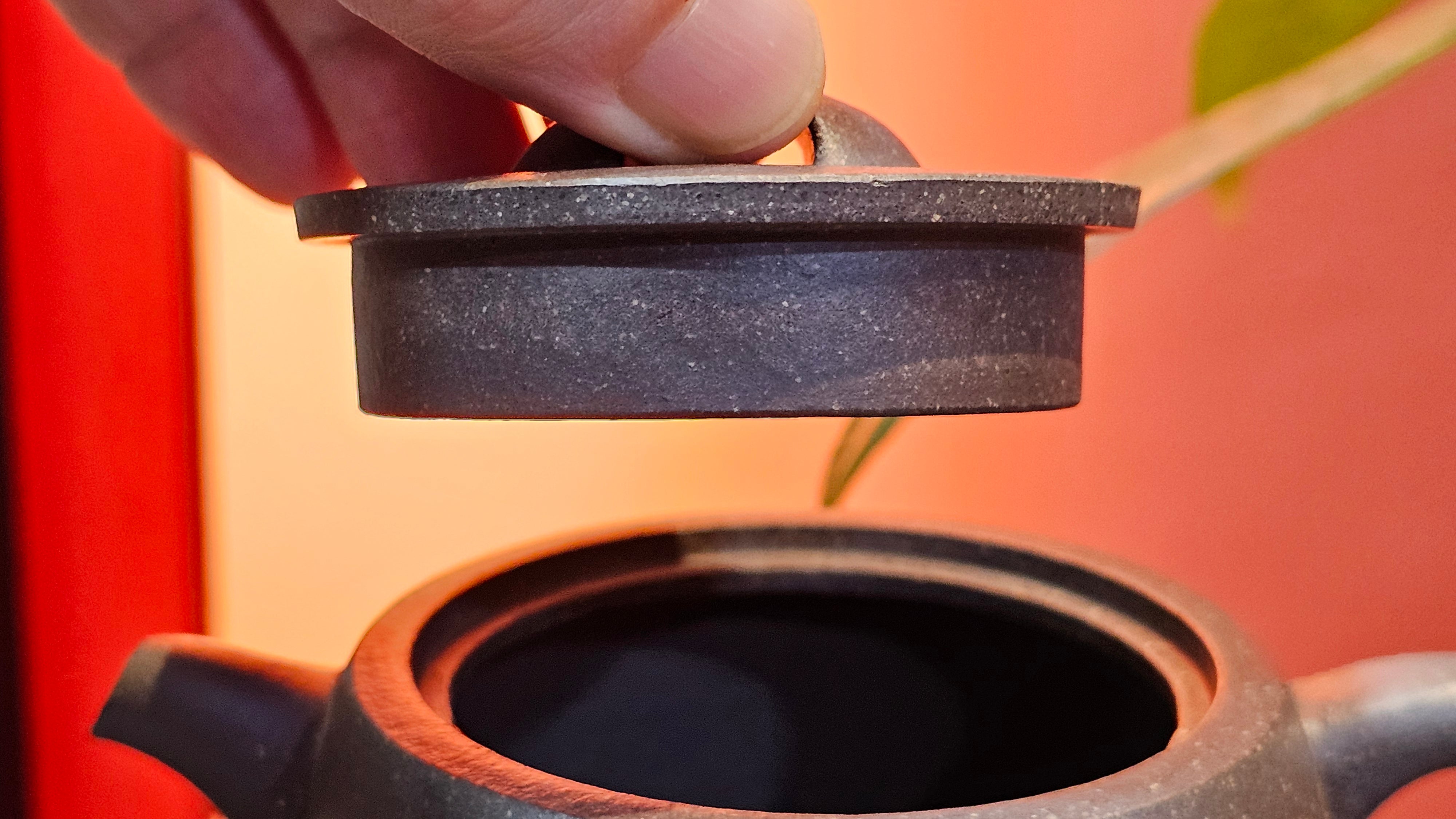 Niu Gai Jing Lan《牛盖井栏》, 162.3ml, Hei Zi Ni 黑紫泥, with Chinese Bronze Age Patterns~Engraving Art 青铜器纹样~刻绘, by our Craftsman Zhang Huan 张欢 ~ Congratulations to Mr F.S.! 2313hrs 22nd Oct 2025, Grenoble! France🇫🇷!