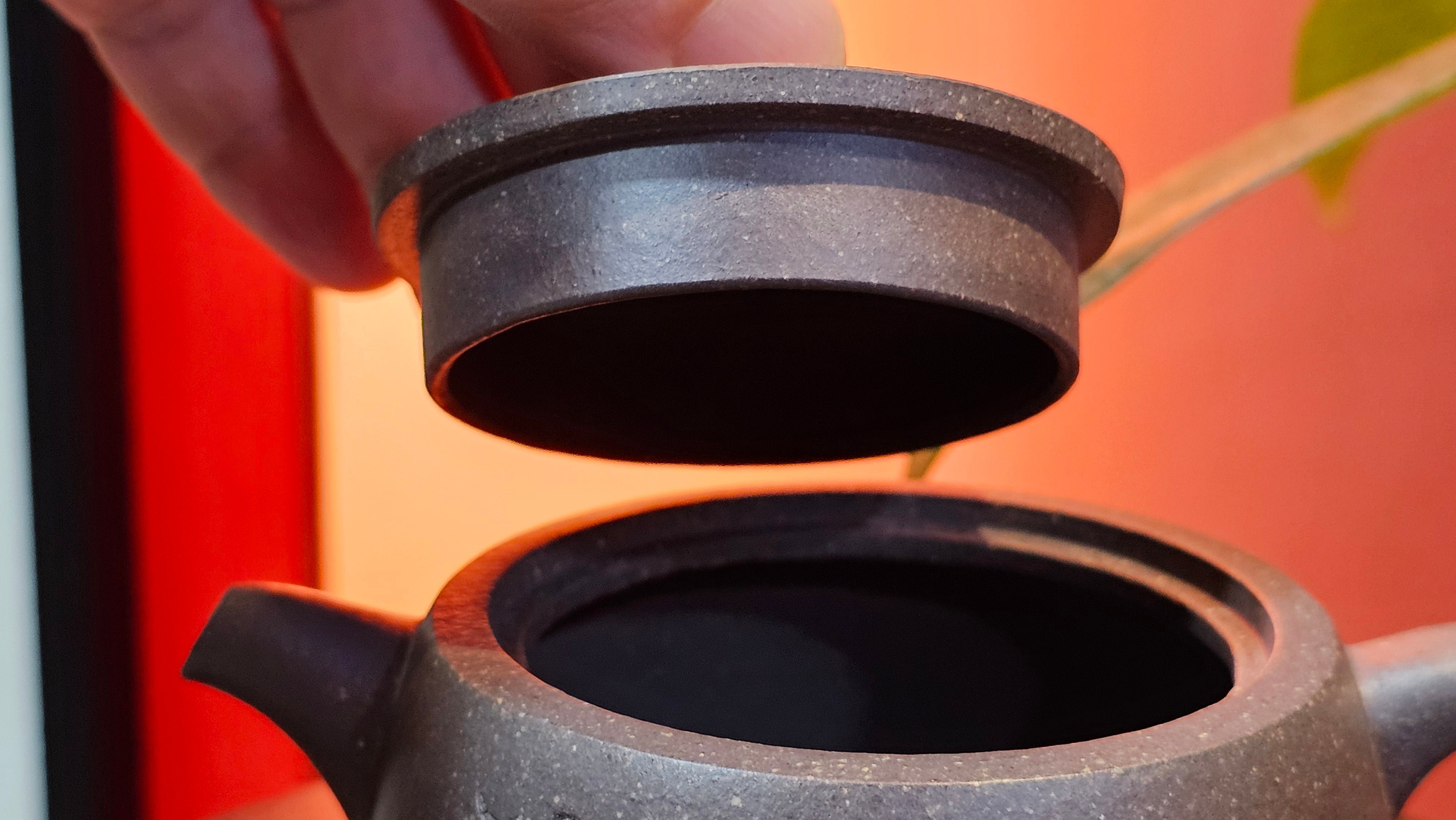 Niu Gai Jing Lan《牛盖井栏》, 162.3ml, Hei Zi Ni 黑紫泥, with Chinese Bronze Age Patterns~Engraving Art 青铜器纹样~刻绘, by our Craftsman Zhang Huan 张欢 ~ Congratulations to Mr F.S.! 2313hrs 22nd Oct 2025, Grenoble! France🇫🇷!