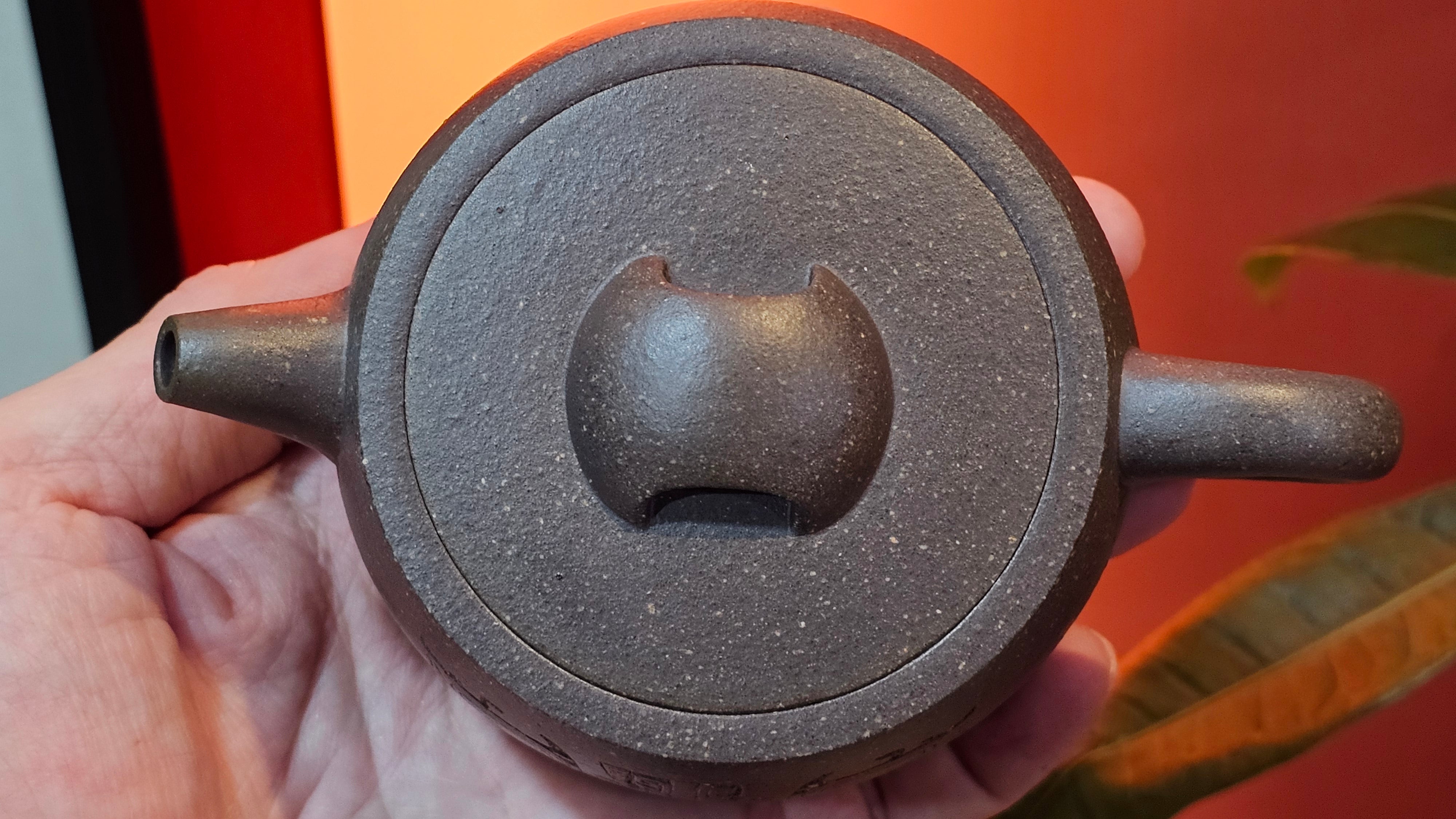 Niu Gai Jing Lan《牛盖井栏》, 162.3ml, Hei Zi Ni 黑紫泥, with Chinese Bronze Age Patterns~Engraving Art 青铜器纹样~刻绘, by our Craftsman Zhang Huan 张欢 ~ Congratulations to Mr F.S.! 2313hrs 22nd Oct 2025, Grenoble! France🇫🇷!