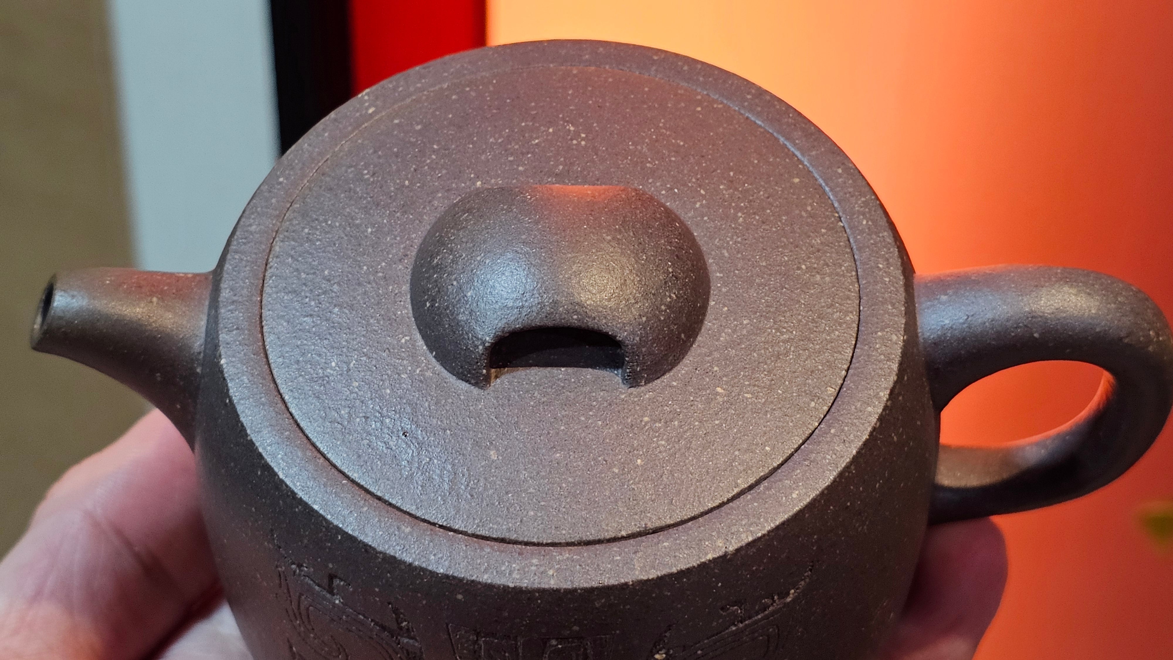 Niu Gai Jing Lan《牛盖井栏》, 162.3ml, Hei Zi Ni 黑紫泥, with Chinese Bronze Age Patterns~Engraving Art 青铜器纹样~刻绘, by our Craftsman Zhang Huan 张欢 ~ Congratulations to Mr F.S.! 2313hrs 22nd Oct 2025, Grenoble! France🇫🇷!