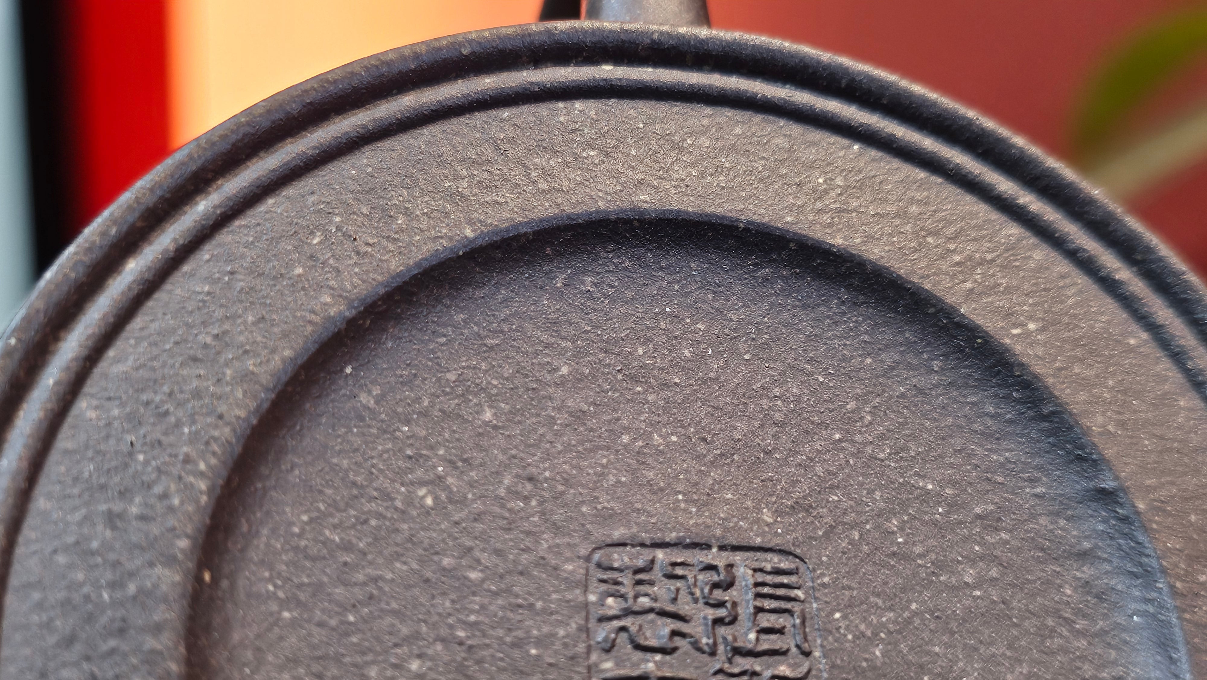 Niu Gai Jing Lan《牛盖井栏》, 162.3ml, Hei Zi Ni 黑紫泥, with Chinese Bronze Age Patterns~Engraving Art 青铜器纹样~刻绘, by our Craftsman Zhang Huan 张欢 ~ Congratulations to Mr F.S.! 2313hrs 22nd Oct 2025, Grenoble! France🇫🇷!