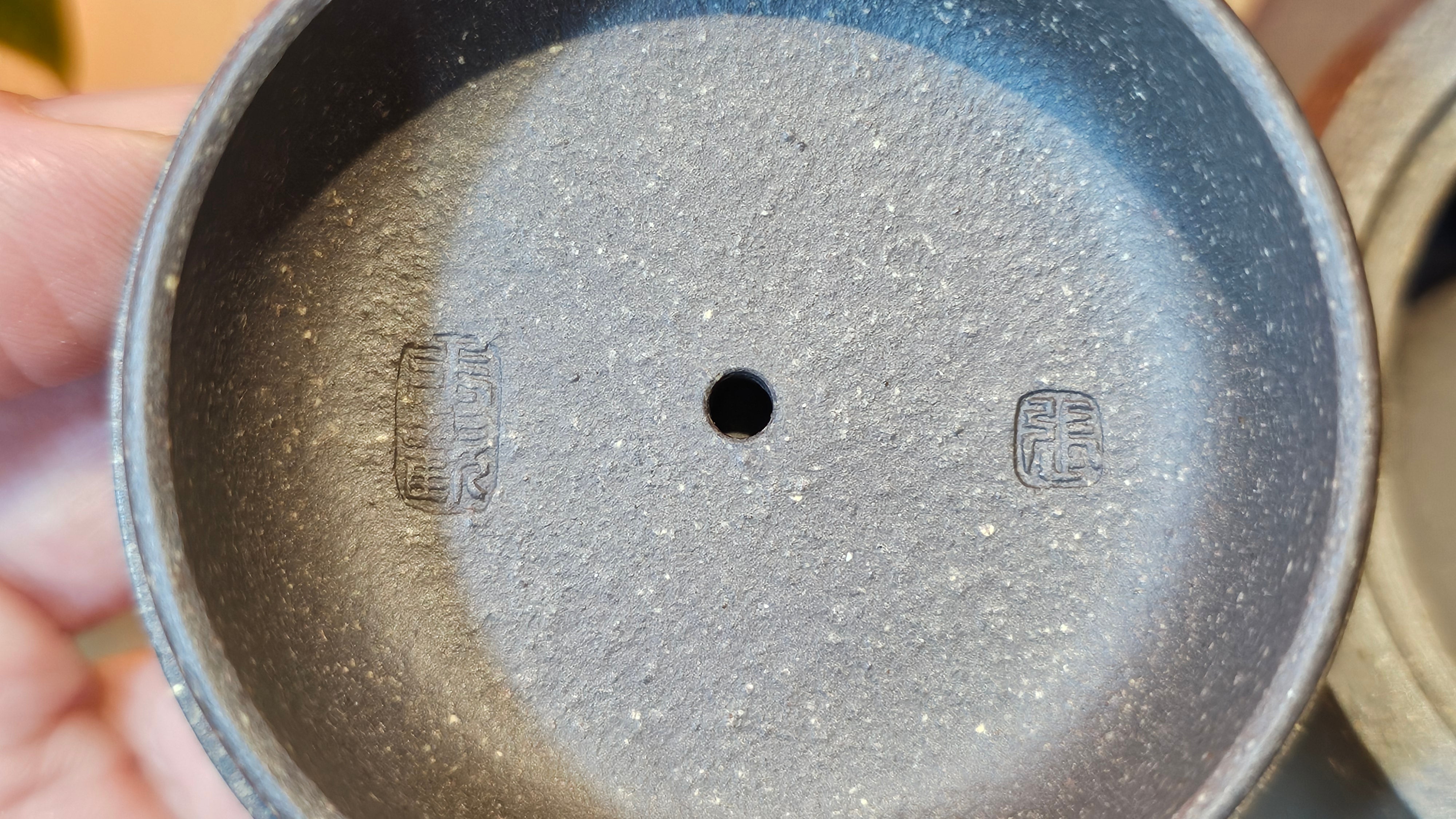 Niu Gai Jing Lan《牛盖井栏》, 162.3ml, Hei Zi Ni 黑紫泥, with Chinese Bronze Age Patterns~Engraving Art 青铜器纹样~刻绘, by our Craftsman Zhang Huan 张欢 ~ Congratulations to Mr F.S.! 2313hrs 22nd Oct 2025, Grenoble! France🇫🇷!