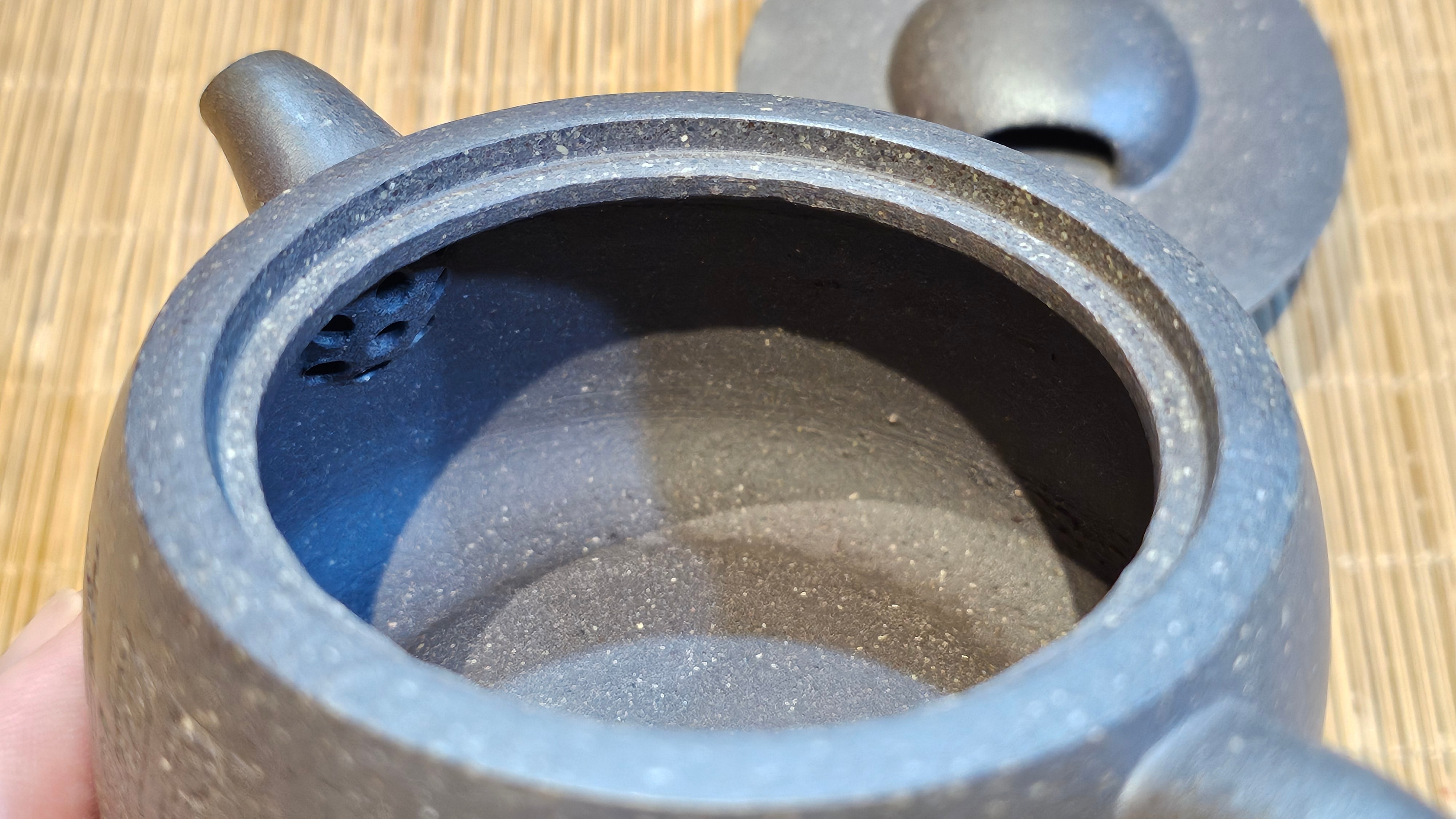 Niu Gai Jing Lan《牛盖井栏》, 162.3ml, Hei Zi Ni 黑紫泥, with Chinese Bronze Age Patterns~Engraving Art 青铜器纹样~刻绘, by our Craftsman Zhang Huan 张欢 ~ Congratulations to Mr F.S.! 2313hrs 22nd Oct 2025, Grenoble! France🇫🇷!