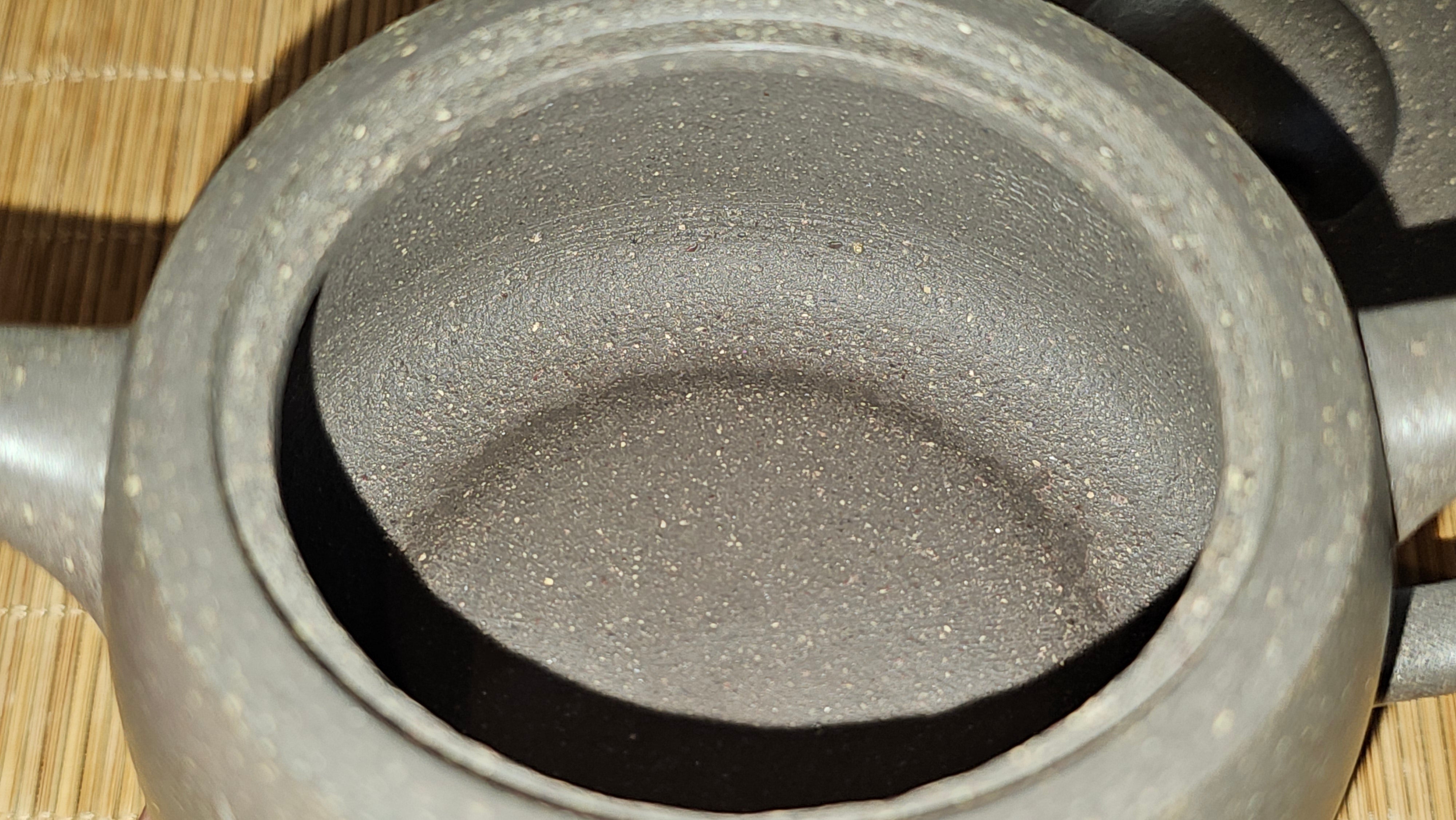 Niu Gai Jing Lan《牛盖井栏》, 162.3ml, Hei Zi Ni 黑紫泥, with Chinese Bronze Age Patterns~Engraving Art 青铜器纹样~刻绘, by our Craftsman Zhang Huan 张欢 ~ Congratulations to Mr F.S.! 2313hrs 22nd Oct 2025, Grenoble! France🇫🇷!