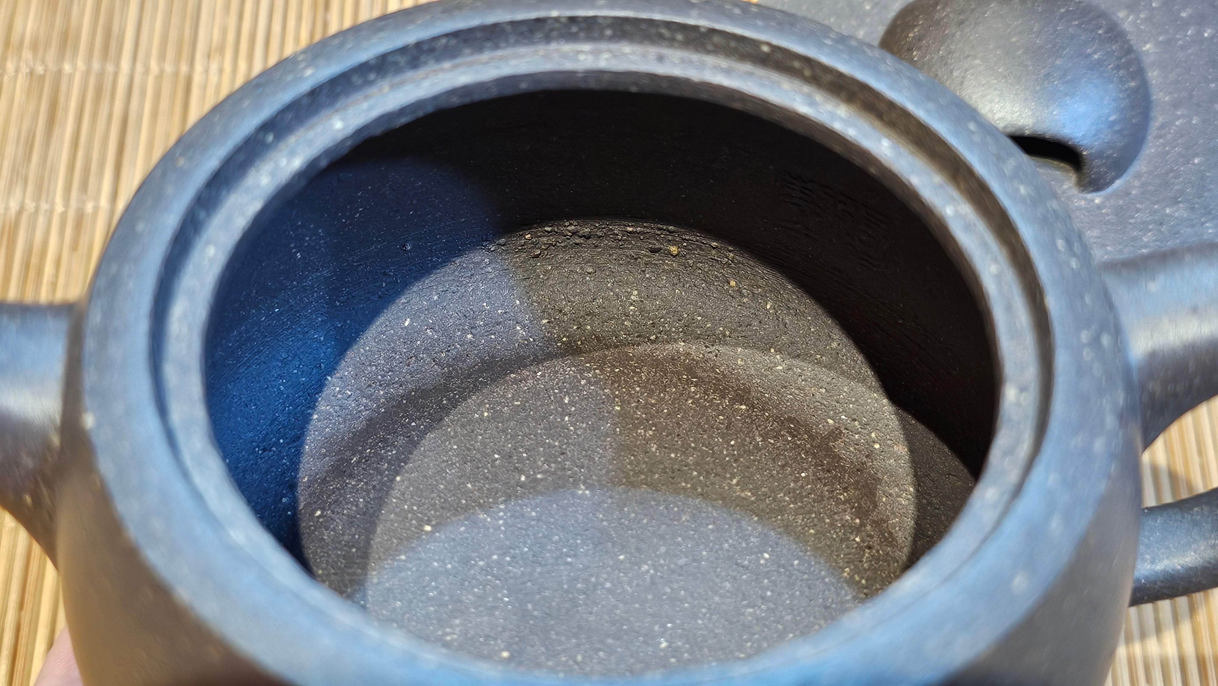 Niu Gai Jing Lan《牛盖井栏》, 162.3ml, Hei Zi Ni 黑紫泥, with Chinese Bronze Age Patterns~Engraving Art 青铜器纹样~刻绘, by our Craftsman Zhang Huan 张欢 ~ Congratulations to Mr F.S.! 2313hrs 22nd Oct 2025, Grenoble! France🇫🇷!