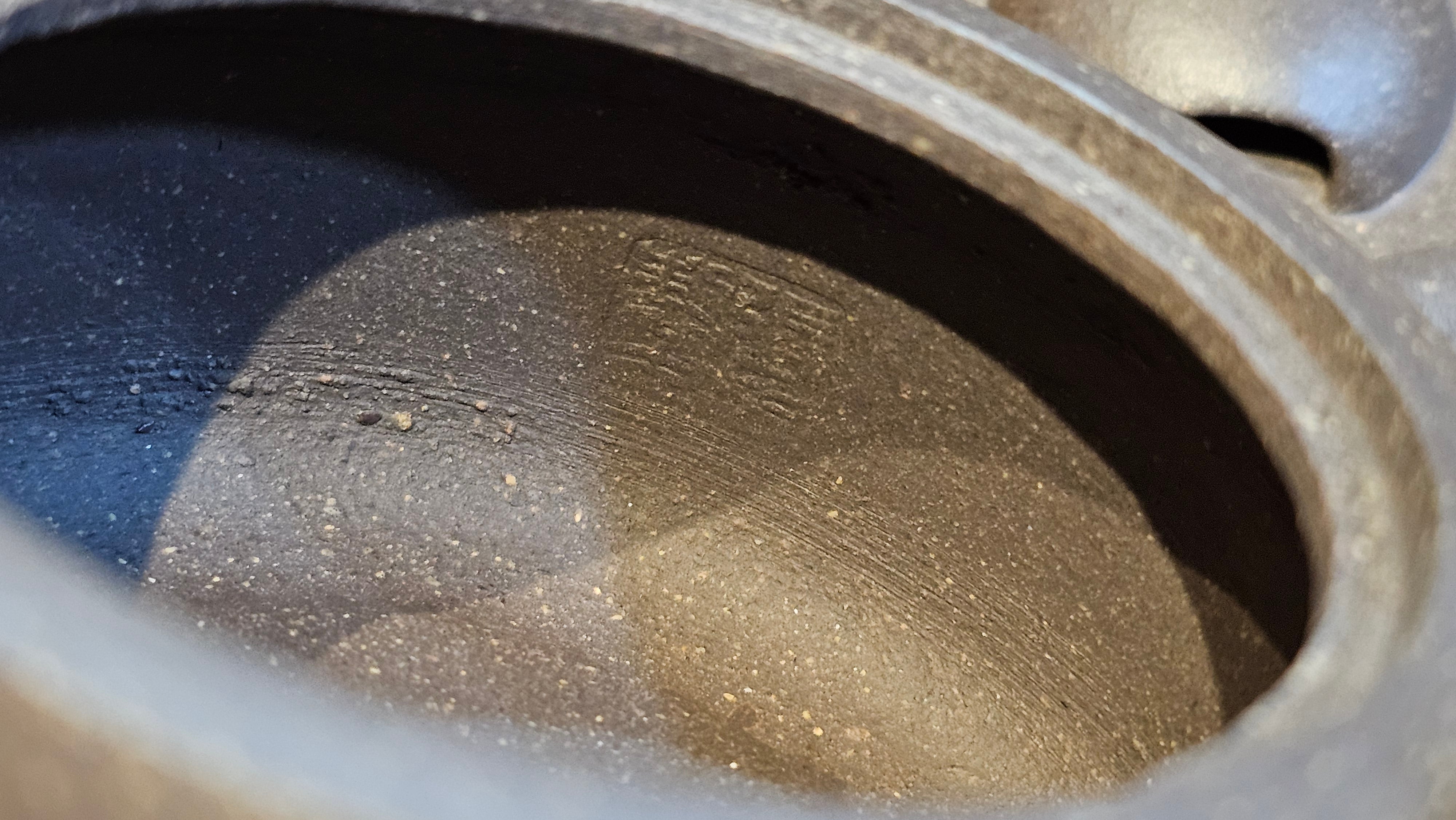 Niu Gai Jing Lan《牛盖井栏》, 162.3ml, Hei Zi Ni 黑紫泥, with Chinese Bronze Age Patterns~Engraving Art 青铜器纹样~刻绘, by our Craftsman Zhang Huan 张欢 ~ Congratulations to Mr F.S.! 2313hrs 22nd Oct 2025, Grenoble! France🇫🇷!