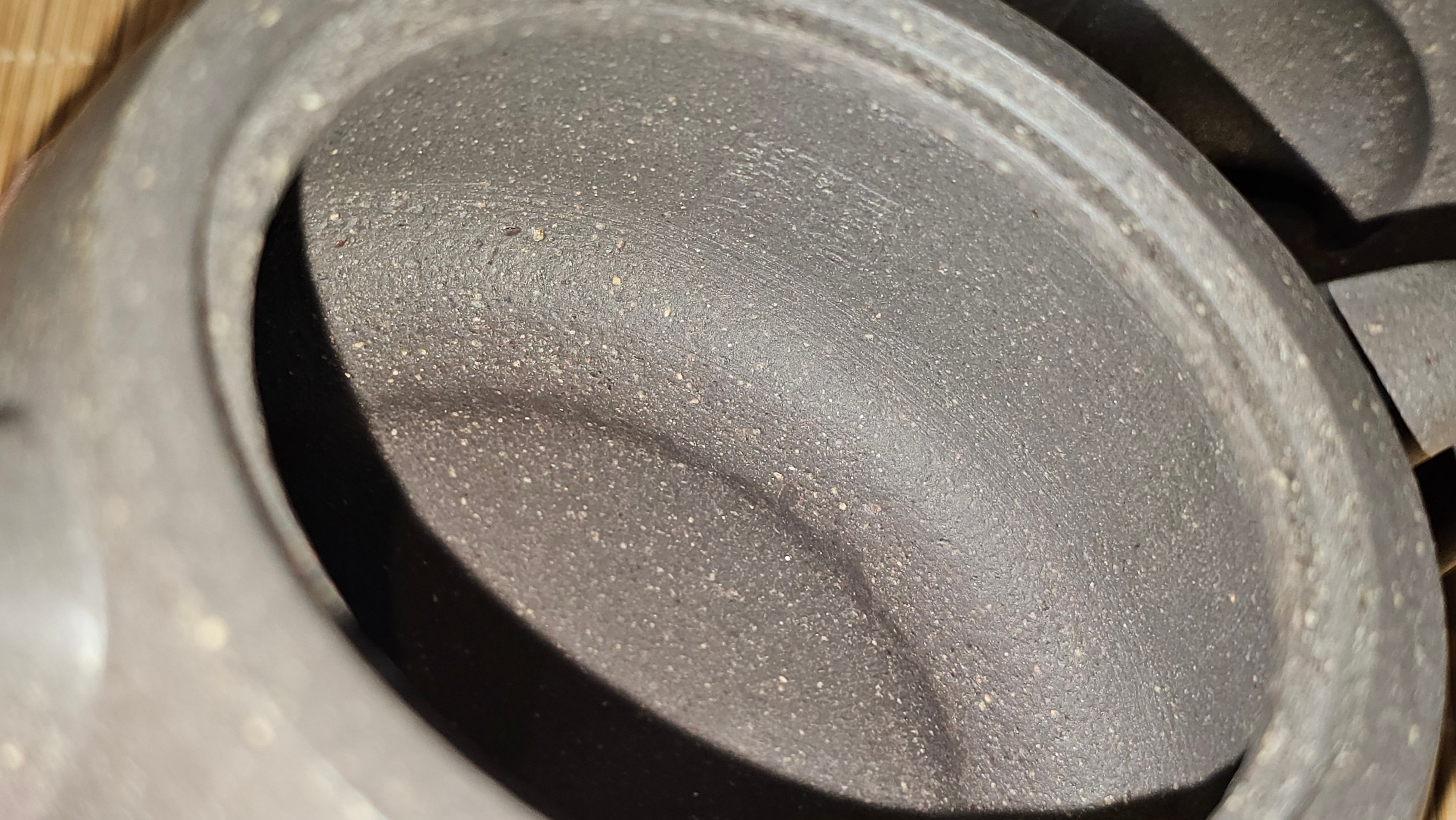 Niu Gai Jing Lan《牛盖井栏》, 162.3ml, Hei Zi Ni 黑紫泥, with Chinese Bronze Age Patterns~Engraving Art 青铜器纹样~刻绘, by our Craftsman Zhang Huan 张欢 ~ Congratulations to Mr F.S.! 2313hrs 22nd Oct 2025, Grenoble! France🇫🇷!