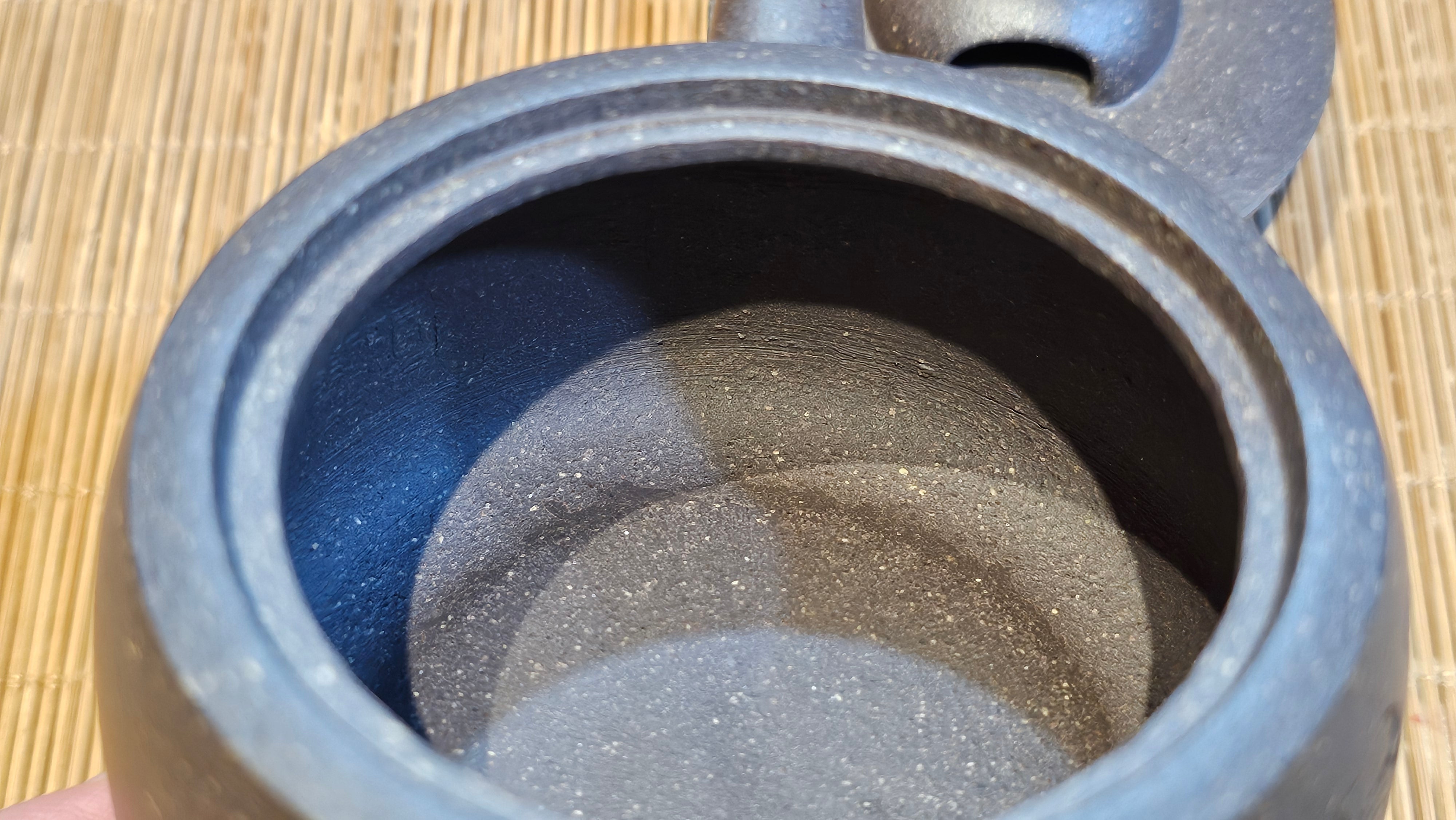 Niu Gai Jing Lan《牛盖井栏》, 162.3ml, Hei Zi Ni 黑紫泥, with Chinese Bronze Age Patterns~Engraving Art 青铜器纹样~刻绘, by our Craftsman Zhang Huan 张欢 ~ Congratulations to Mr F.S.! 2313hrs 22nd Oct 2025, Grenoble! France🇫🇷!