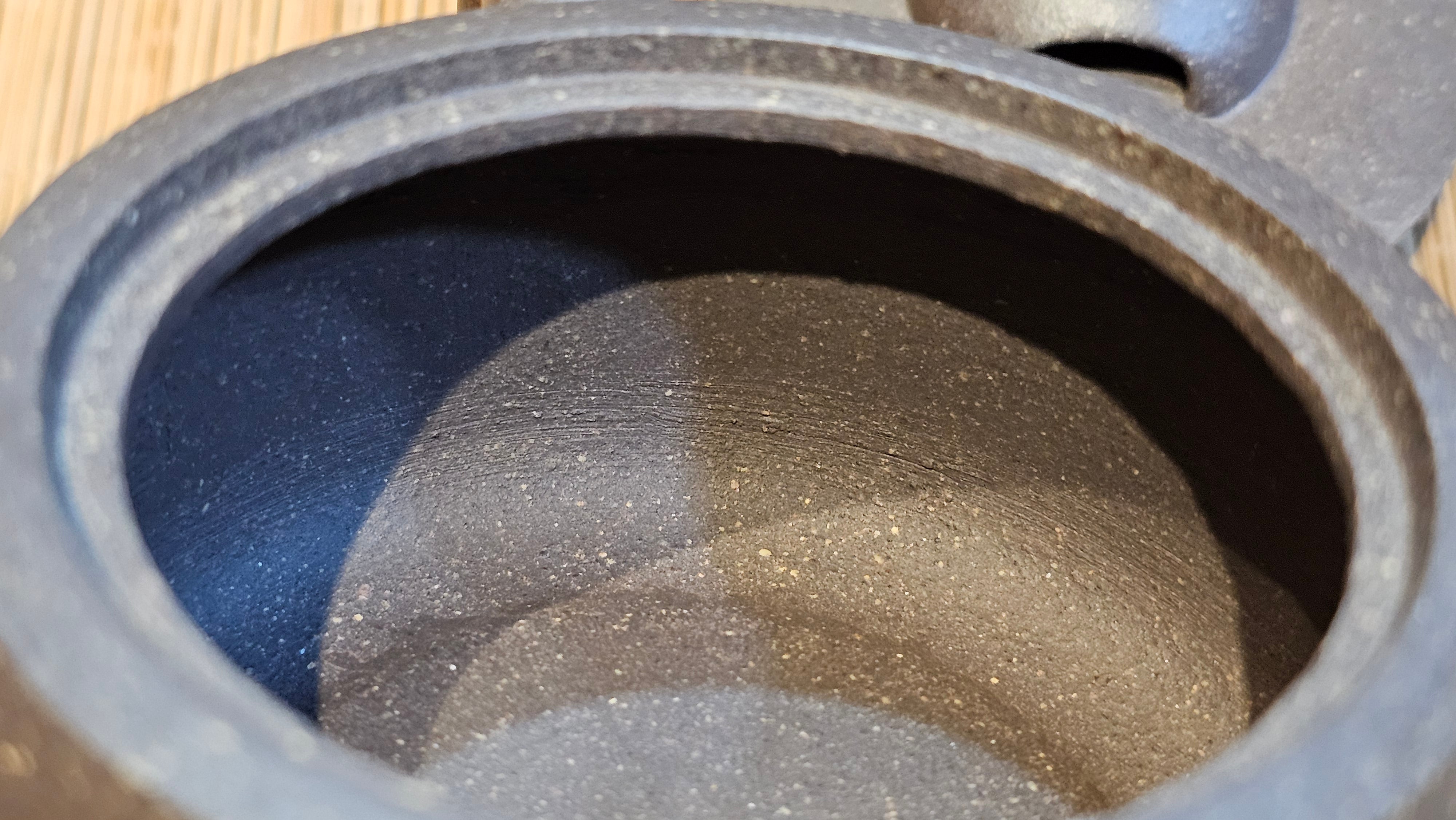 Niu Gai Jing Lan《牛盖井栏》, 162.3ml, Hei Zi Ni 黑紫泥, with Chinese Bronze Age Patterns~Engraving Art 青铜器纹样~刻绘, by our Craftsman Zhang Huan 张欢 ~ Congratulations to Mr F.S.! 2313hrs 22nd Oct 2025, Grenoble! France🇫🇷!