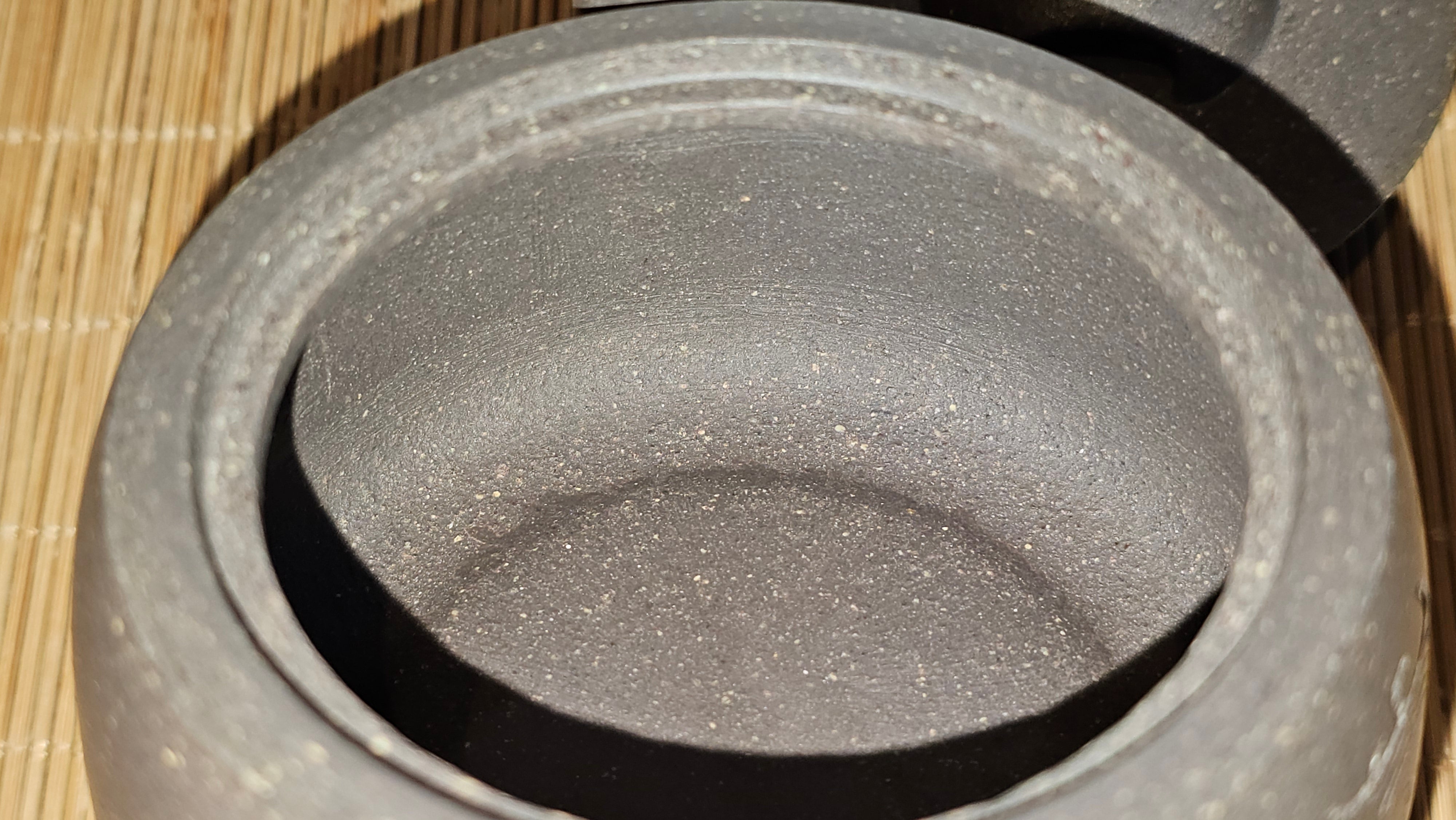 Niu Gai Jing Lan《牛盖井栏》, 162.3ml, Hei Zi Ni 黑紫泥, with Chinese Bronze Age Patterns~Engraving Art 青铜器纹样~刻绘, by our Craftsman Zhang Huan 张欢 ~ Congratulations to Mr F.S.! 2313hrs 22nd Oct 2025, Grenoble! France🇫🇷!