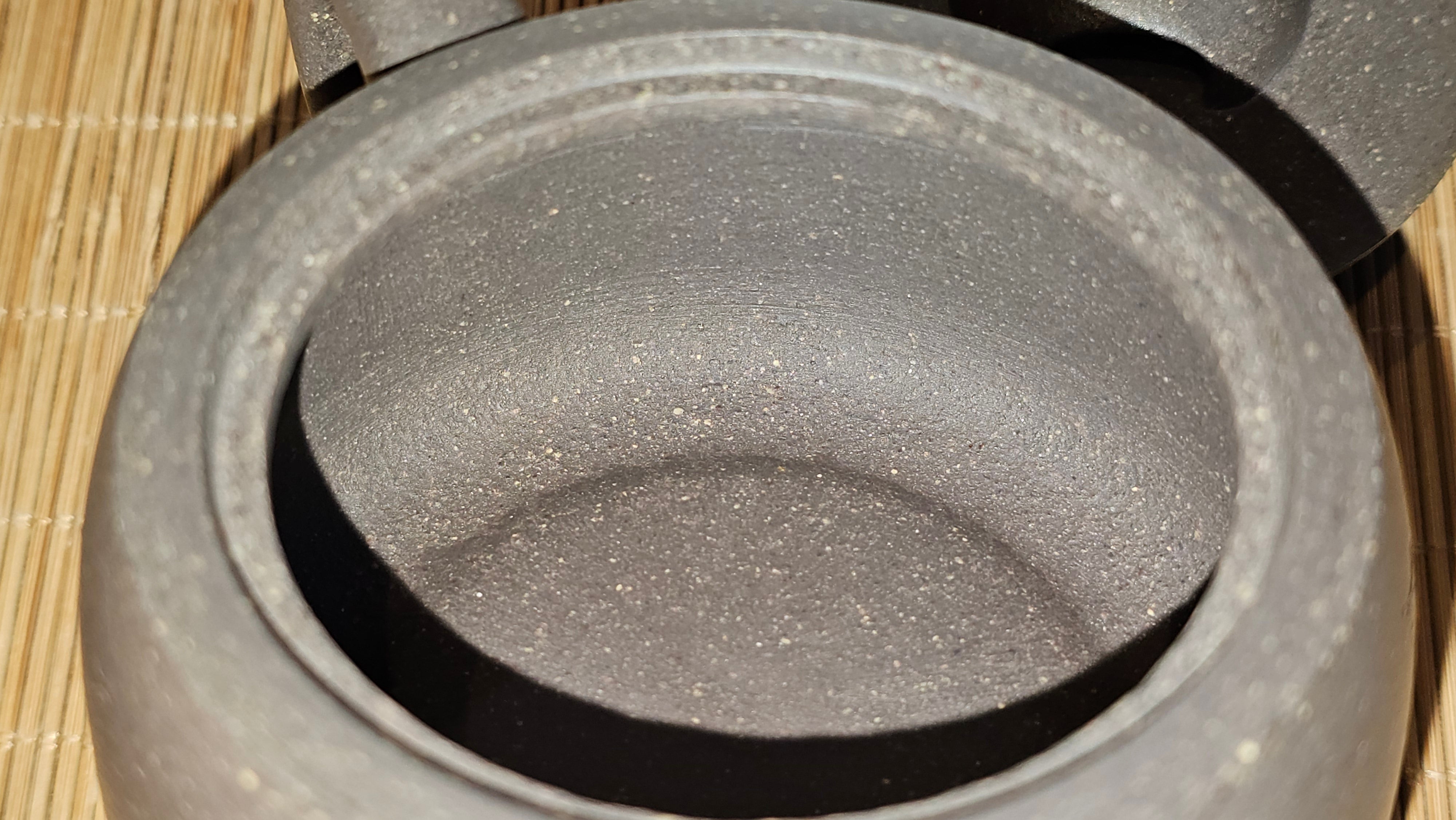 Niu Gai Jing Lan《牛盖井栏》, 162.3ml, Hei Zi Ni 黑紫泥, with Chinese Bronze Age Patterns~Engraving Art 青铜器纹样~刻绘, by our Craftsman Zhang Huan 张欢 ~ Congratulations to Mr F.S.! 2313hrs 22nd Oct 2025, Grenoble! France🇫🇷!