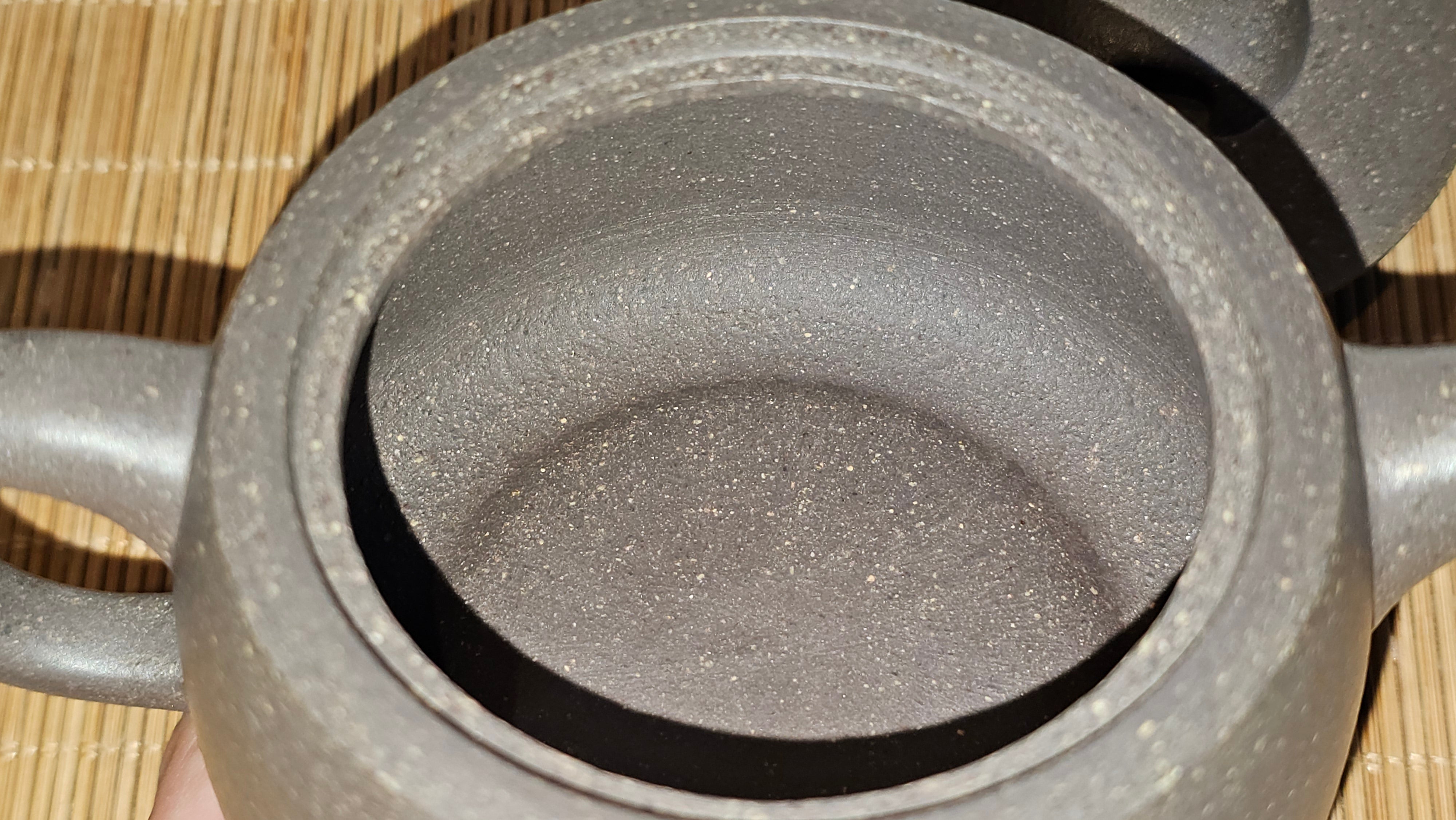 Niu Gai Jing Lan《牛盖井栏》, 162.3ml, Hei Zi Ni 黑紫泥, with Chinese Bronze Age Patterns~Engraving Art 青铜器纹样~刻绘, by our Craftsman Zhang Huan 张欢 ~ Congratulations to Mr F.S.! 2313hrs 22nd Oct 2025, Grenoble! France🇫🇷!