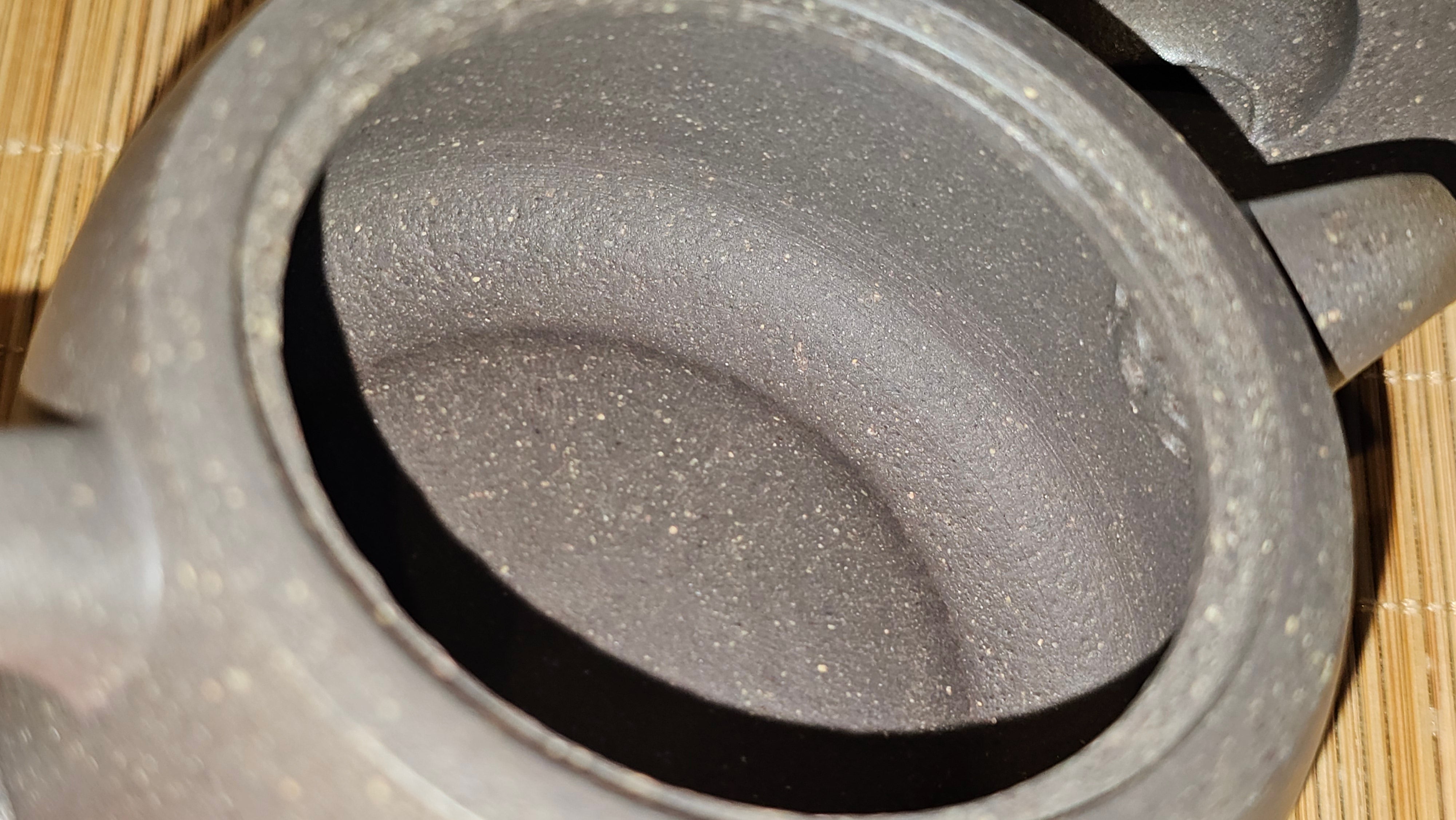 Niu Gai Jing Lan《牛盖井栏》, 162.3ml, Hei Zi Ni 黑紫泥, with Chinese Bronze Age Patterns~Engraving Art 青铜器纹样~刻绘, by our Craftsman Zhang Huan 张欢 ~ Congratulations to Mr F.S.! 2313hrs 22nd Oct 2025, Grenoble! France🇫🇷!