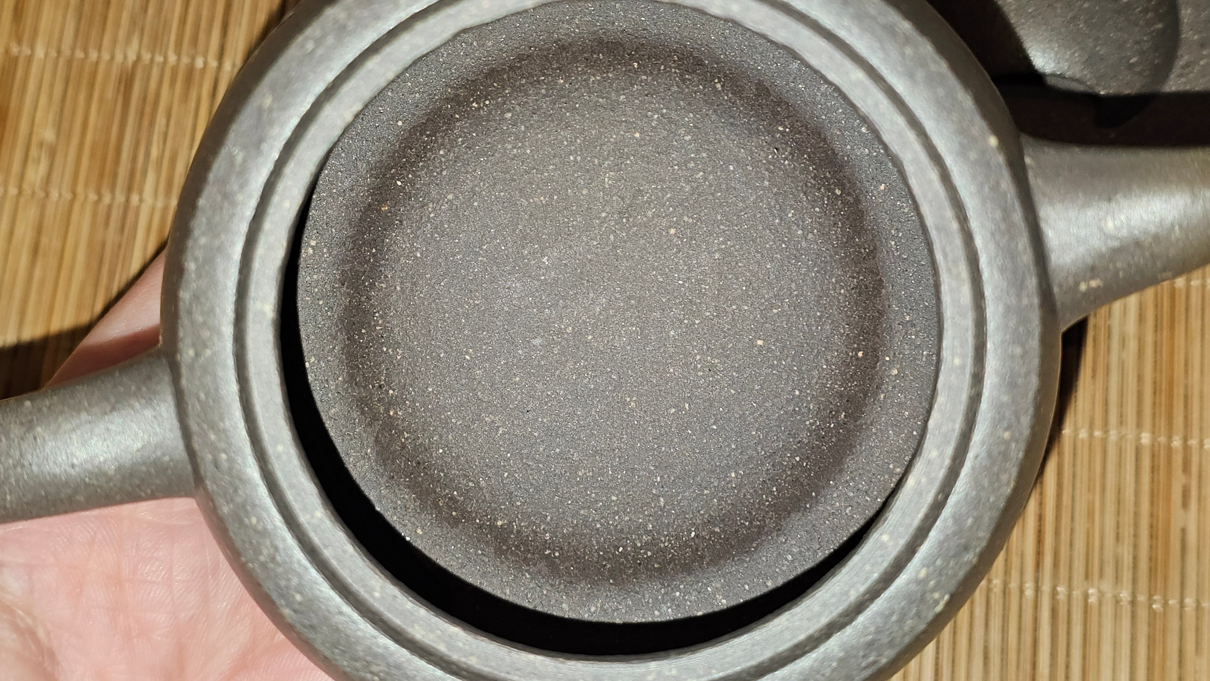 Niu Gai Jing Lan《牛盖井栏》, 162.3ml, Hei Zi Ni 黑紫泥, with Chinese Bronze Age Patterns~Engraving Art 青铜器纹样~刻绘, by our Craftsman Zhang Huan 张欢 ~ Congratulations to Mr F.S.! 2313hrs 22nd Oct 2025, Grenoble! France🇫🇷!