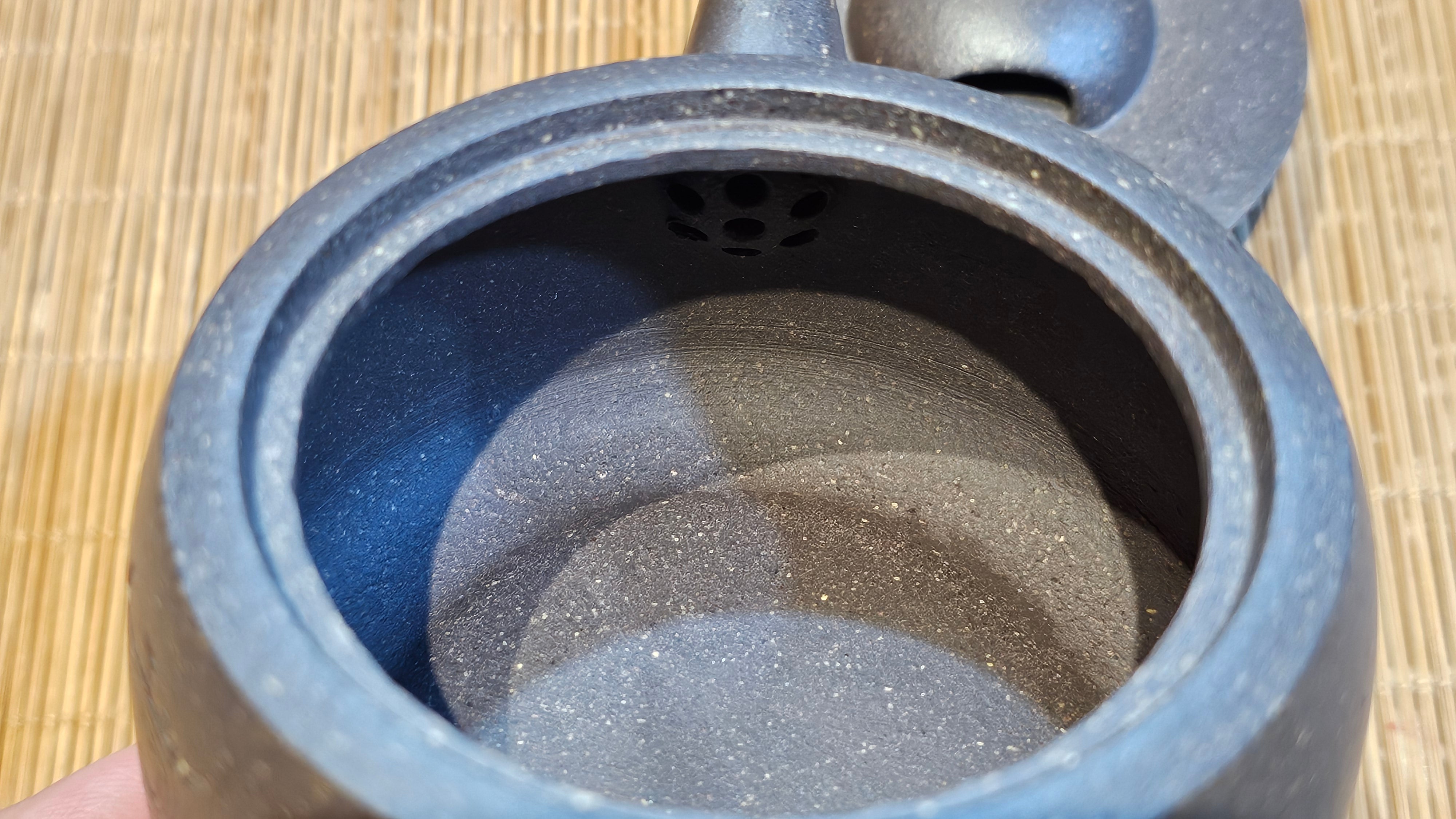 Niu Gai Jing Lan《牛盖井栏》, 162.3ml, Hei Zi Ni 黑紫泥, with Chinese Bronze Age Patterns~Engraving Art 青铜器纹样~刻绘, by our Craftsman Zhang Huan 张欢 ~ Congratulations to Mr F.S.! 2313hrs 22nd Oct 2025, Grenoble! France🇫🇷!