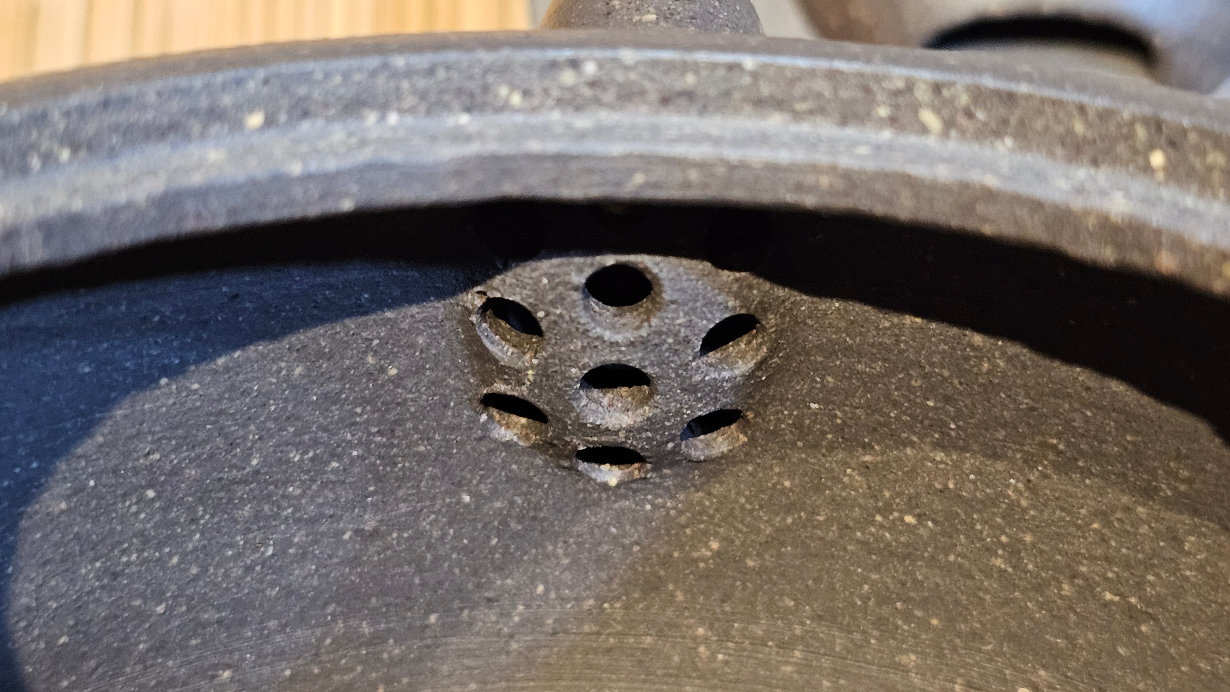 Niu Gai Jing Lan《牛盖井栏》, 162.3ml, Hei Zi Ni 黑紫泥, with Chinese Bronze Age Patterns~Engraving Art 青铜器纹样~刻绘, by our Craftsman Zhang Huan 张欢 ~ Congratulations to Mr F.S.! 2313hrs 22nd Oct 2025, Grenoble! France🇫🇷!