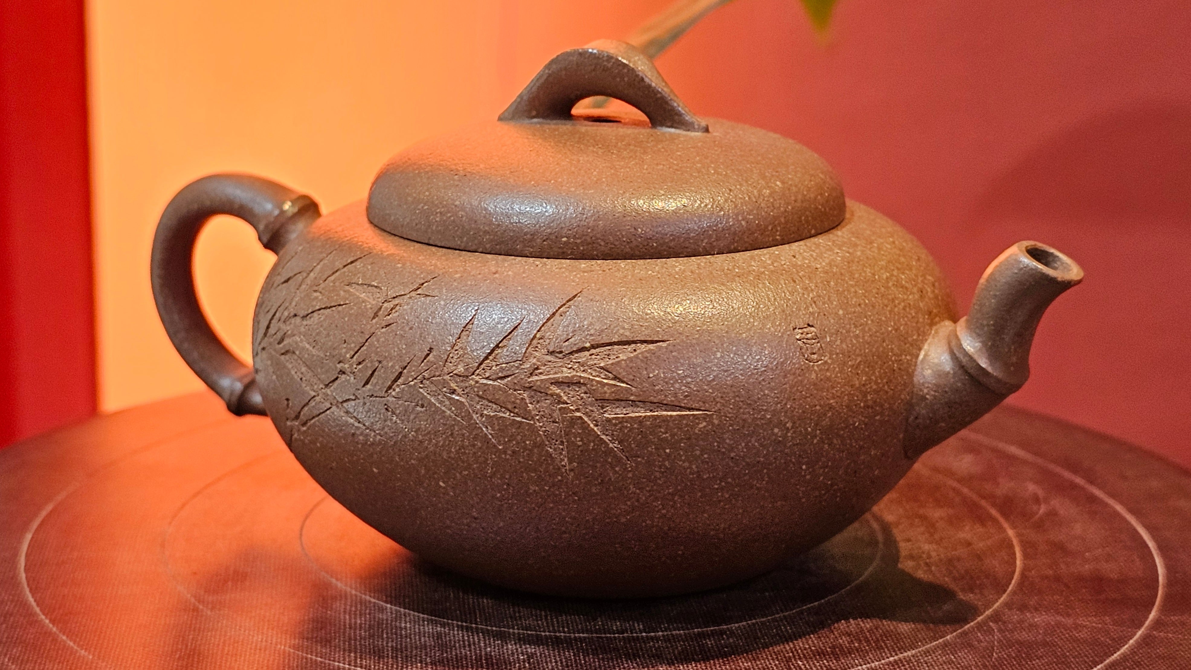 《一叶知秋》Yi Ye Zhi Qiu ~ "The Autumn Leaf", 168.2ml, Bao Shan Duan Ni 宝山段泥, by our Craftsman Zhang Huan 张欢, Bamboo and Calligraphy Engraving by Craftsman Yi Cheng 逸成  ~ Congratulations to Mr G.T.! 1418hrs 24th Oct 2025, Singapore🇸🇬!