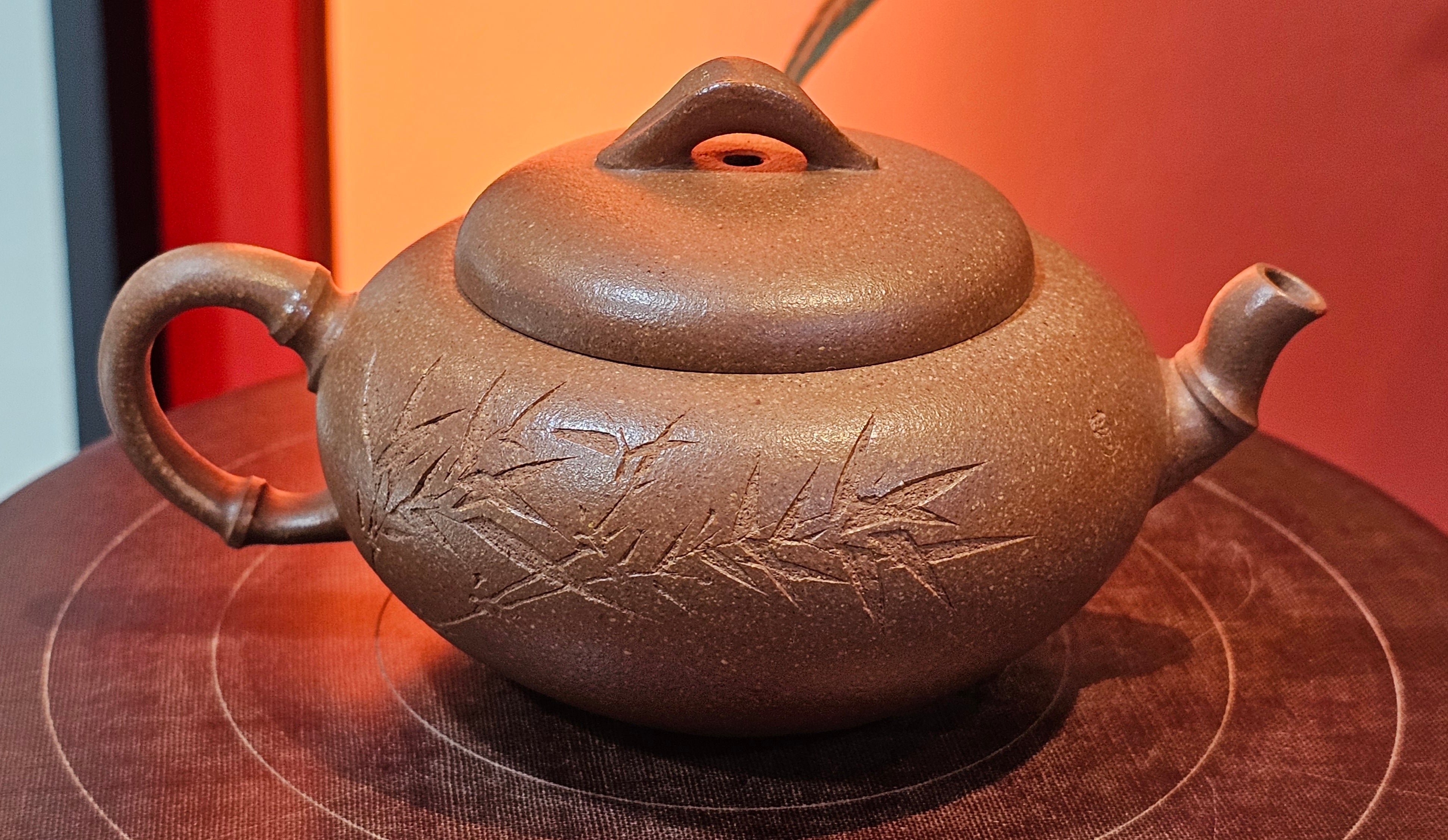 《一叶知秋》Yi Ye Zhi Qiu ~ "The Autumn Leaf", 168.2ml, Bao Shan Duan Ni 宝山段泥, by our Craftsman Zhang Huan 张欢, Bamboo and Calligraphy Engraving by Craftsman Yi Cheng 逸成  ~ Congratulations to Mr G.T.! 1418hrs 24th Oct 2025, Singapore🇸🇬!