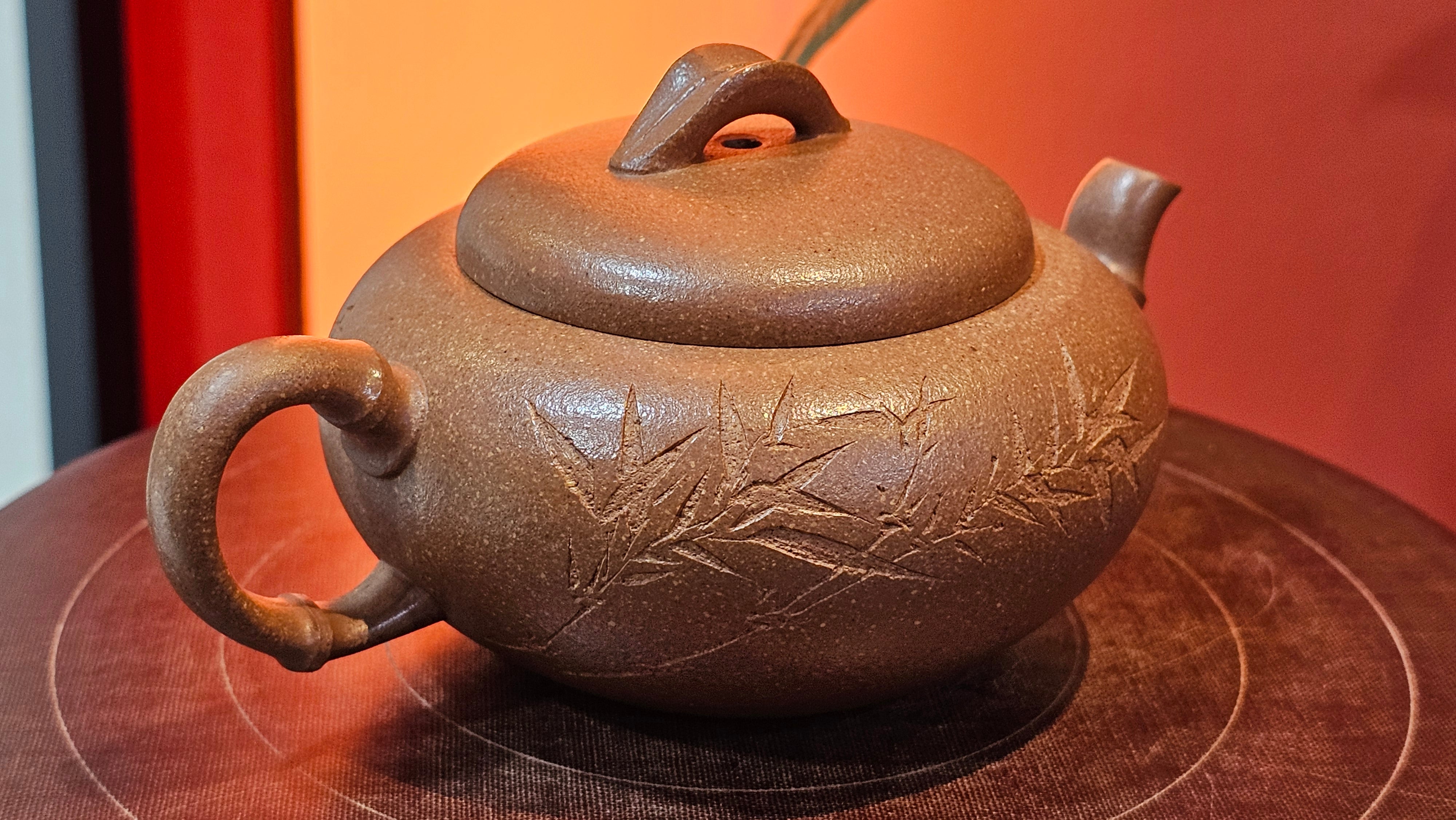 《一叶知秋》Yi Ye Zhi Qiu ~ "The Autumn Leaf", 168.2ml, Bao Shan Duan Ni 宝山段泥, by our Craftsman Zhang Huan 张欢, Bamboo and Calligraphy Engraving by Craftsman Yi Cheng 逸成  ~ Congratulations to Mr G.T.! 1418hrs 24th Oct 2025, Singapore🇸🇬!