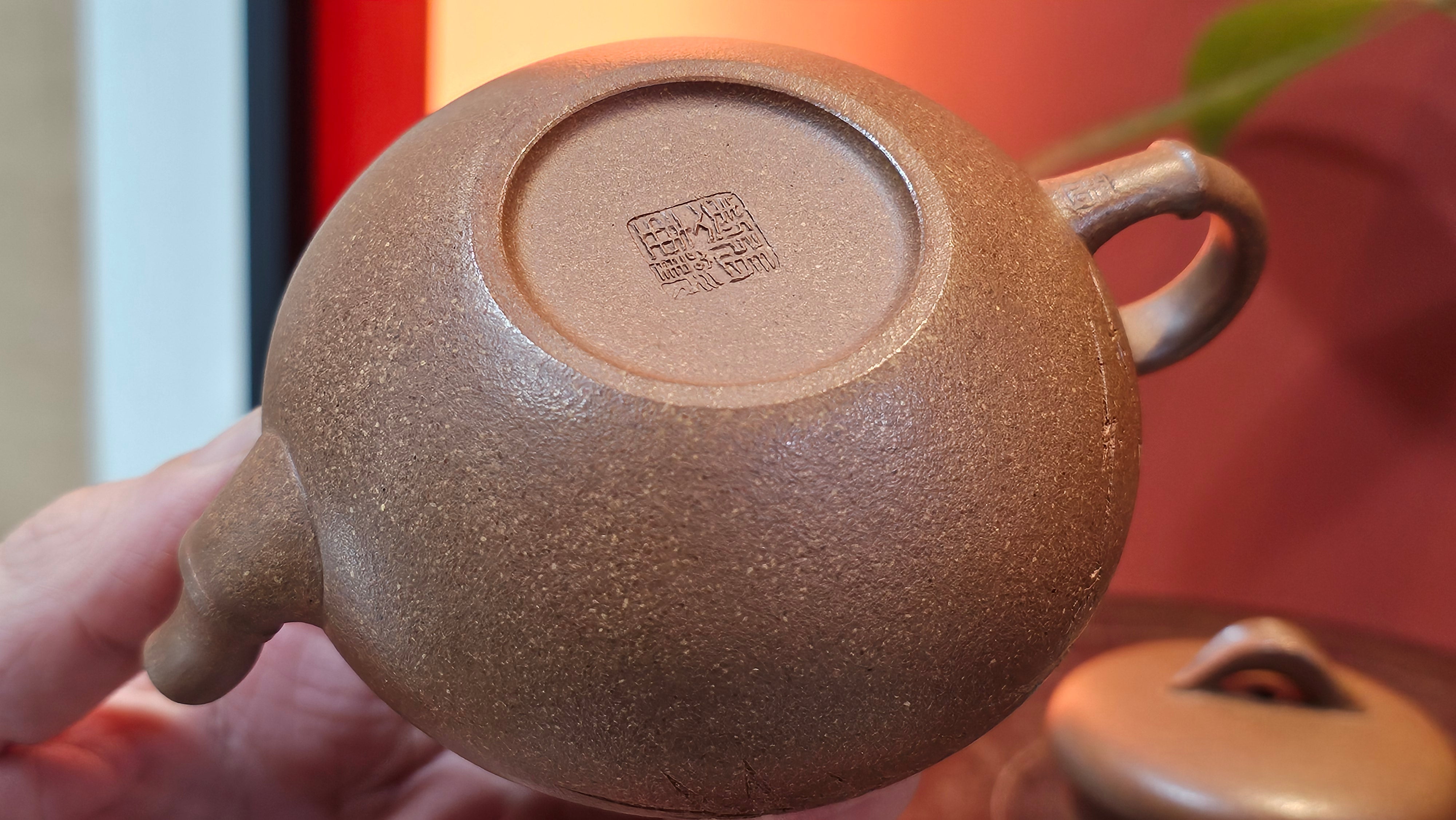 《一叶知秋》Yi Ye Zhi Qiu ~ "The Autumn Leaf", 168.2ml, Bao Shan Duan Ni 宝山段泥, by our Craftsman Zhang Huan 张欢, Bamboo and Calligraphy Engraving by Craftsman Yi Cheng 逸成  ~ Congratulations to Mr G.T.! 1418hrs 24th Oct 2025, Singapore🇸🇬!