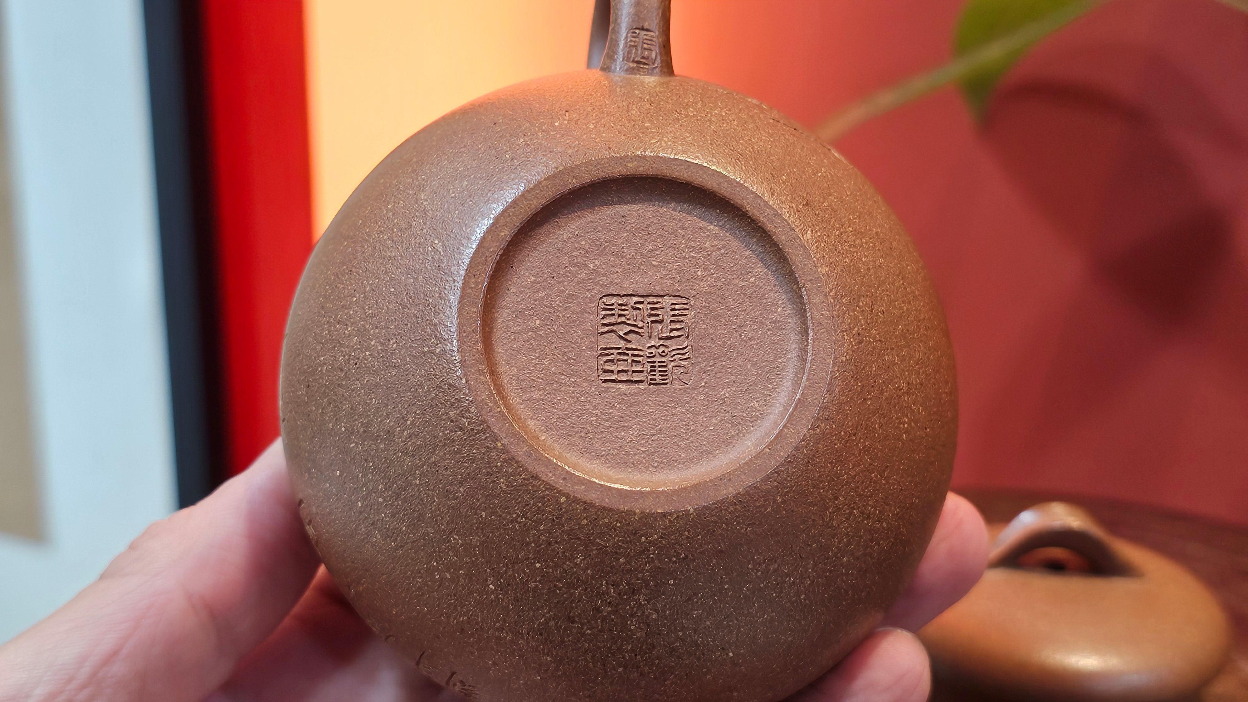 《一叶知秋》Yi Ye Zhi Qiu ~ "The Autumn Leaf", 168.2ml, Bao Shan Duan Ni 宝山段泥, by our Craftsman Zhang Huan 张欢, Bamboo and Calligraphy Engraving by Craftsman Yi Cheng 逸成  ~ Congratulations to Mr G.T.! 1418hrs 24th Oct 2025, Singapore🇸🇬!